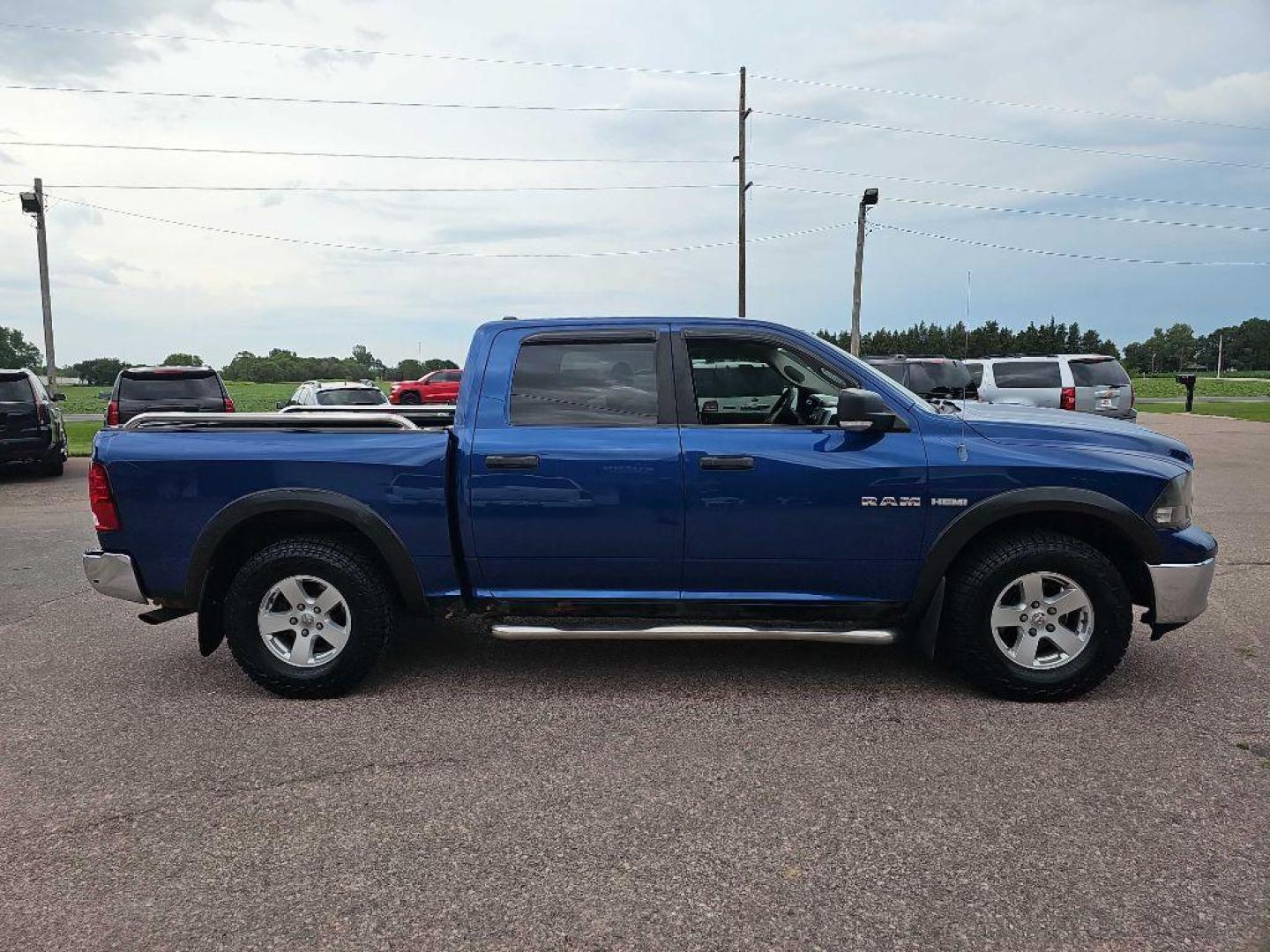 2009 BLUE /grey DODGE RAM 1500 (1D3HV13T59S) with an 5.7L engine, Automatic transmission, located at 495 Old Highway 20 West, South Sioux City, NE, 68776, (402) 494-2677, 42.458408, -96.443512 - Photo#4