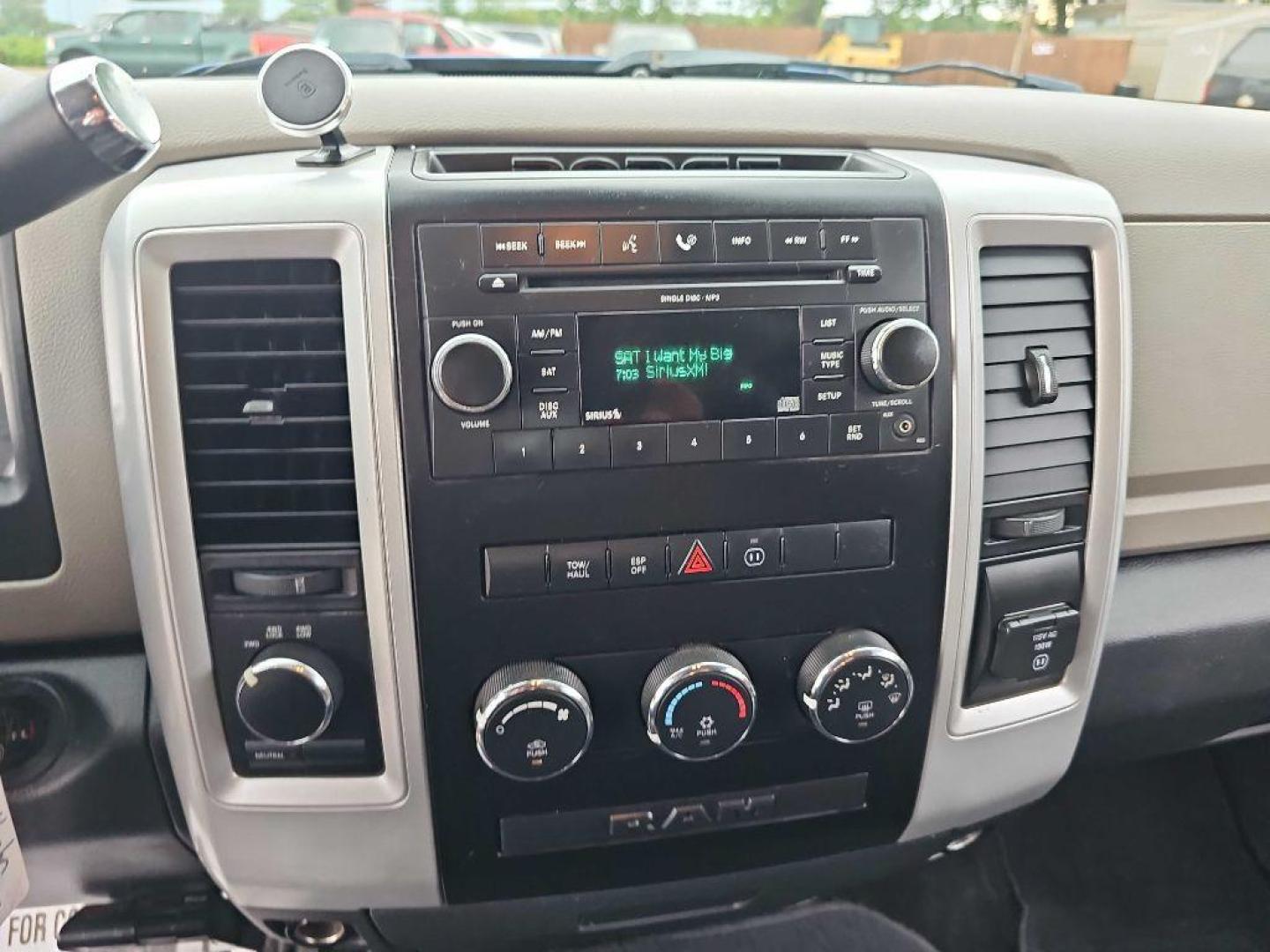 2009 BLUE /grey DODGE RAM 1500 (1D3HV13T59S) with an 5.7L engine, Automatic transmission, located at 495 Old Highway 20 West, South Sioux City, NE, 68776, (402) 494-2677, 42.458408, -96.443512 - Photo#9