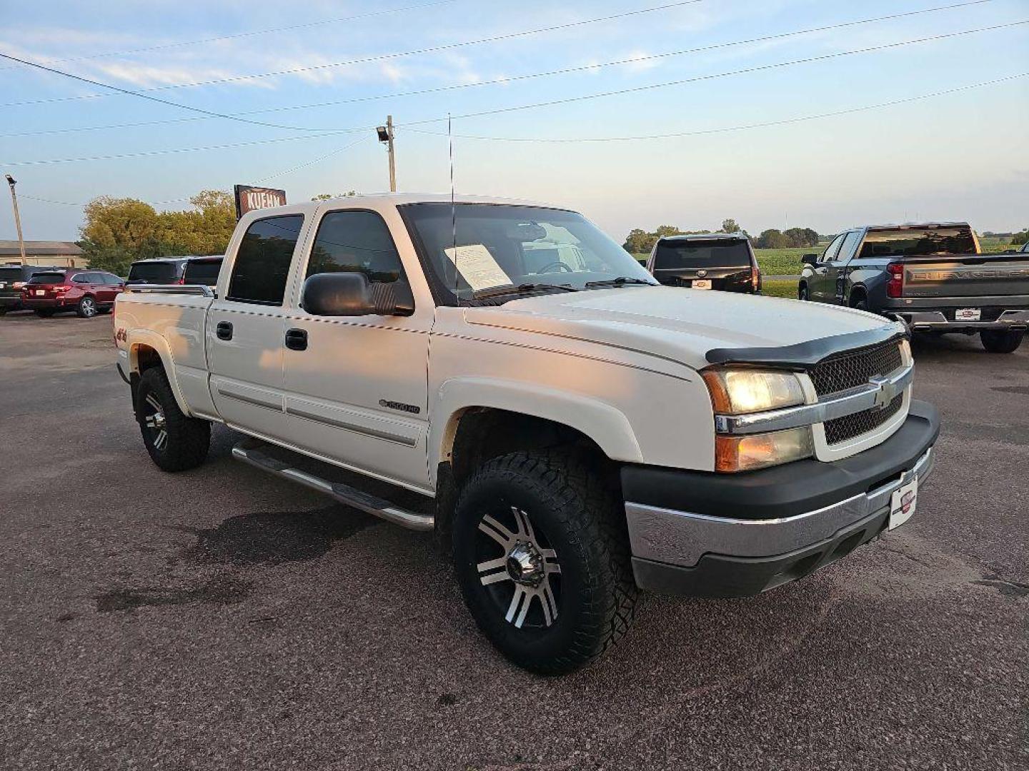 2003 WHITE CHEVROLET SILVERADO 1500 HEAVY DUTY (1GCGK13U43F) with an 6.0L engine, Automatic transmission, located at 495 Old Highway 20 West, South Sioux City, NE, 68776, (402) 494-2677, 42.458408, -96.443512 - Photo#5