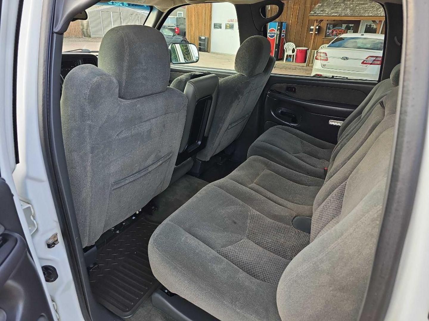 2003 WHITE CHEVROLET SILVERADO 1500 HEAVY DUTY (1GCGK13U43F) with an 6.0L engine, Automatic transmission, located at 495 Old Highway 20 West, South Sioux City, NE, 68776, (402) 494-2677, 42.458408, -96.443512 - Photo#6