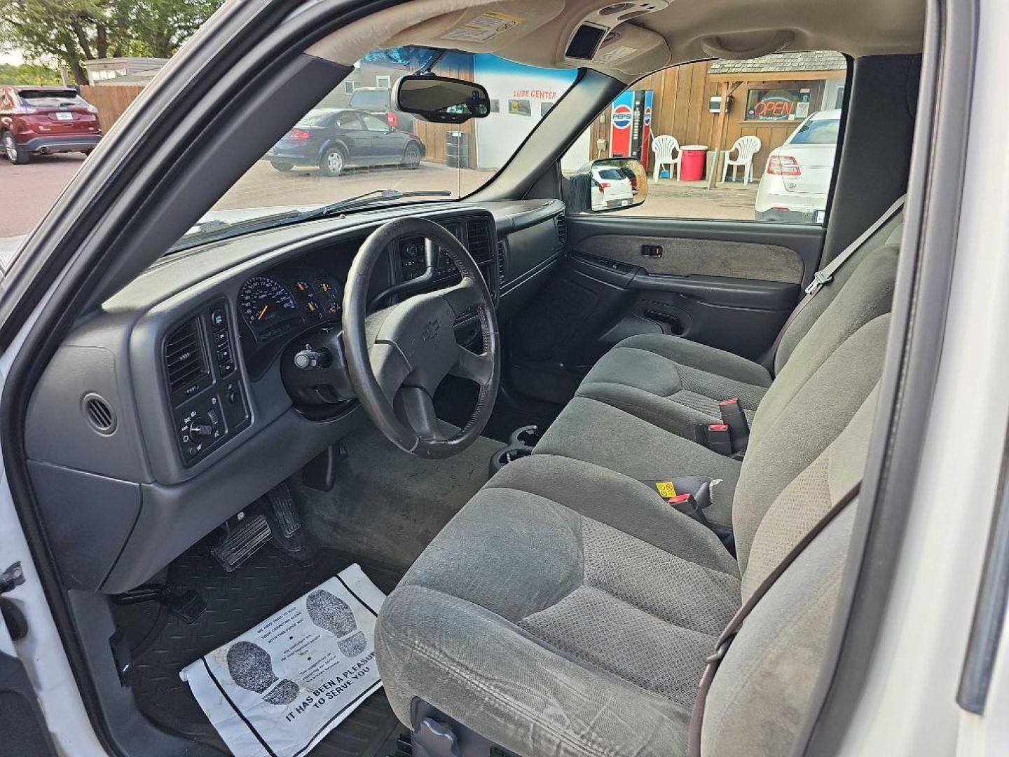 2003 WHITE CHEVROLET SILVERADO 1500 HEAVY DUTY (1GCGK13U43F) with an 6.0L engine, Automatic transmission, located at 495 Old Highway 20 West, South Sioux City, NE, 68776, (402) 494-2677, 42.458408, -96.443512 - Photo#7