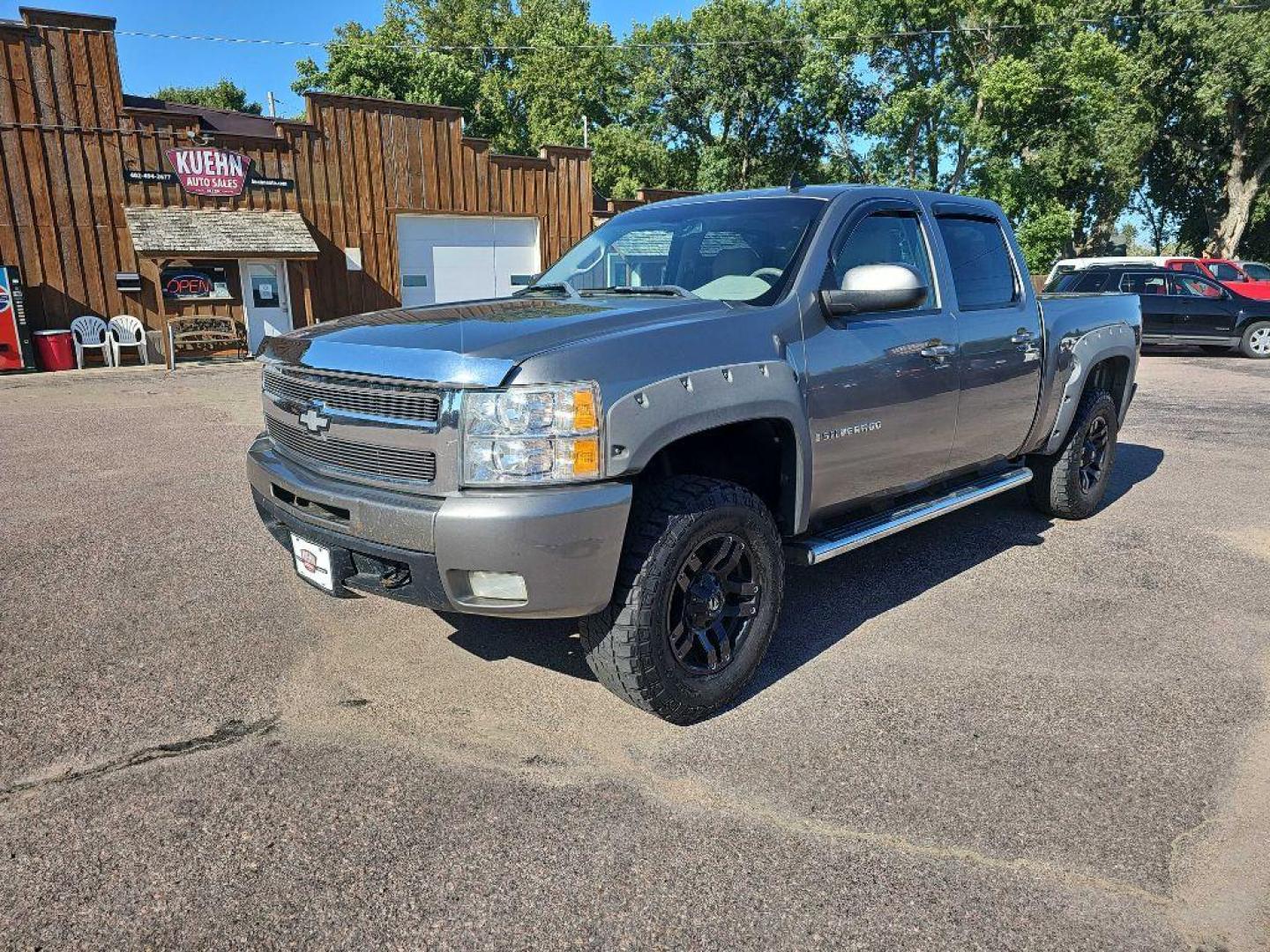 2009 GREY CHEVROLET SILVERADO 1500 LTZ (3GCEK33329G) with an 5.3L engine, Automatic transmission, located at 495 Old Highway 20 West, South Sioux City, NE, 68776, (402) 494-2677, 42.458408, -96.443512 - Photo#0