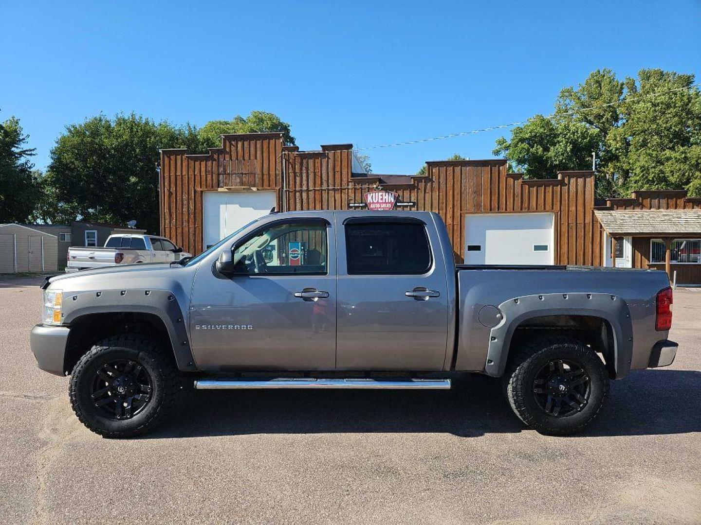 2009 GREY CHEVROLET SILVERADO 1500 LTZ (3GCEK33329G) with an 5.3L engine, Automatic transmission, located at 495 Old Highway 20 West, South Sioux City, NE, 68776, (402) 494-2677, 42.458408, -96.443512 - Photo#1