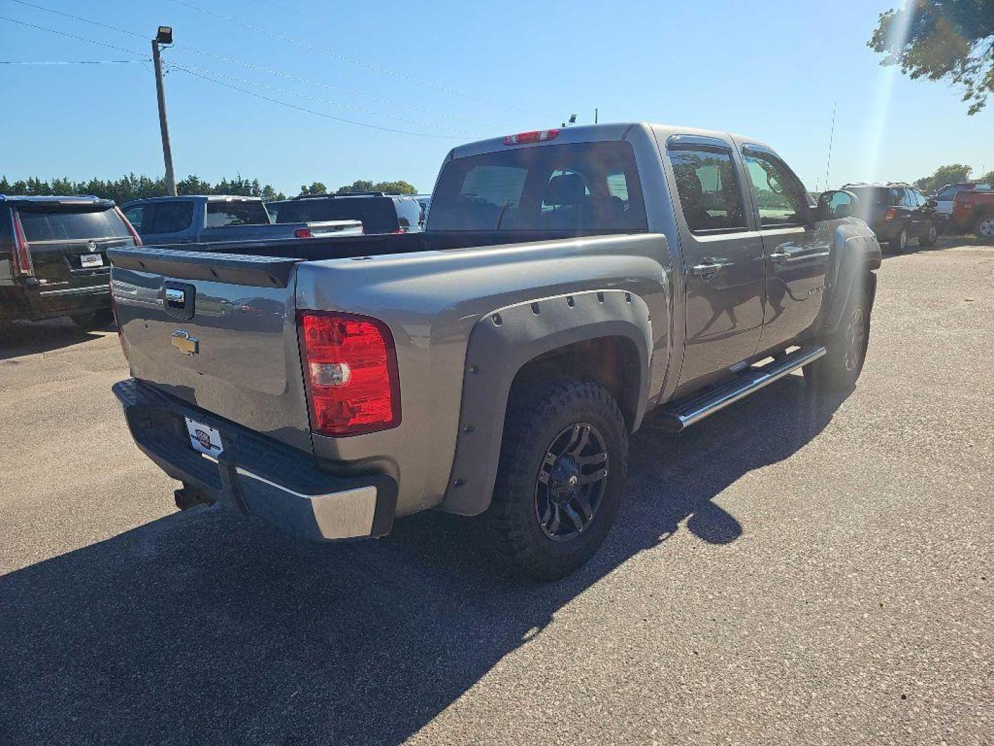 2009 GREY CHEVROLET SILVERADO 1500 LTZ (3GCEK33329G) with an 5.3L engine, Automatic transmission, located at 495 Old Highway 20 West, South Sioux City, NE, 68776, (402) 494-2677, 42.458408, -96.443512 - Photo#3