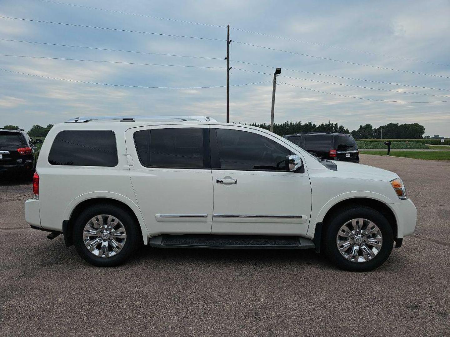 2015 WHITE NISSAN ARMADA SV (5N1BA0NC9FN) with an 5.6L engine, Automatic transmission, located at 495 Old Highway 20 West, South Sioux City, NE, 68776, (402) 494-2677, 42.458408, -96.443512 - Photo#4