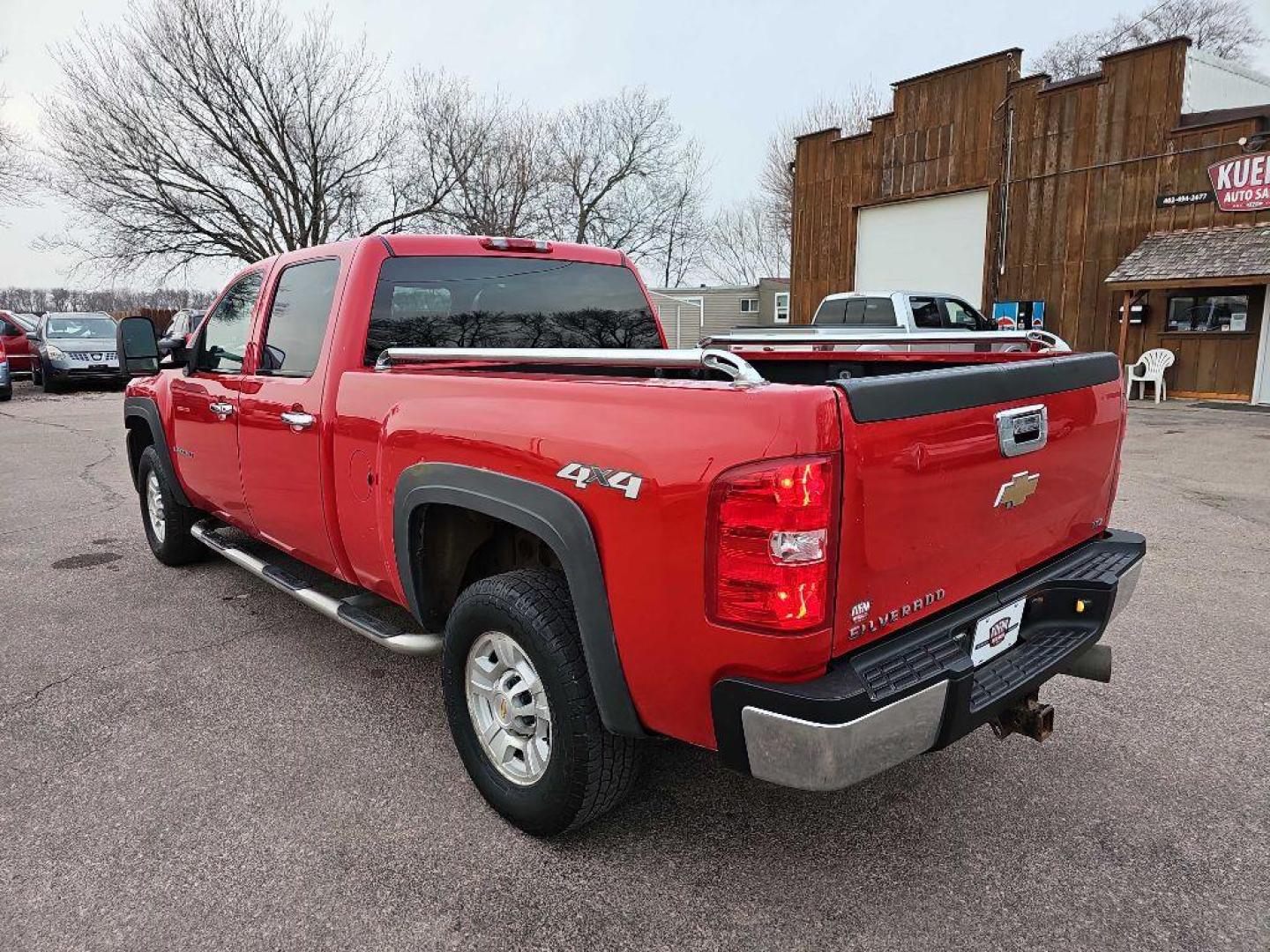 2008 RED CHEVROLET SILVERADO 2500 HEAVY DUTY (1GCHK23668F) with an 6.6L engine, Automatic transmission, located at 495 Old Highway 20 West, South Sioux City, NE, 68776, (402) 494-2677, 42.458408, -96.443512 - Photo#2