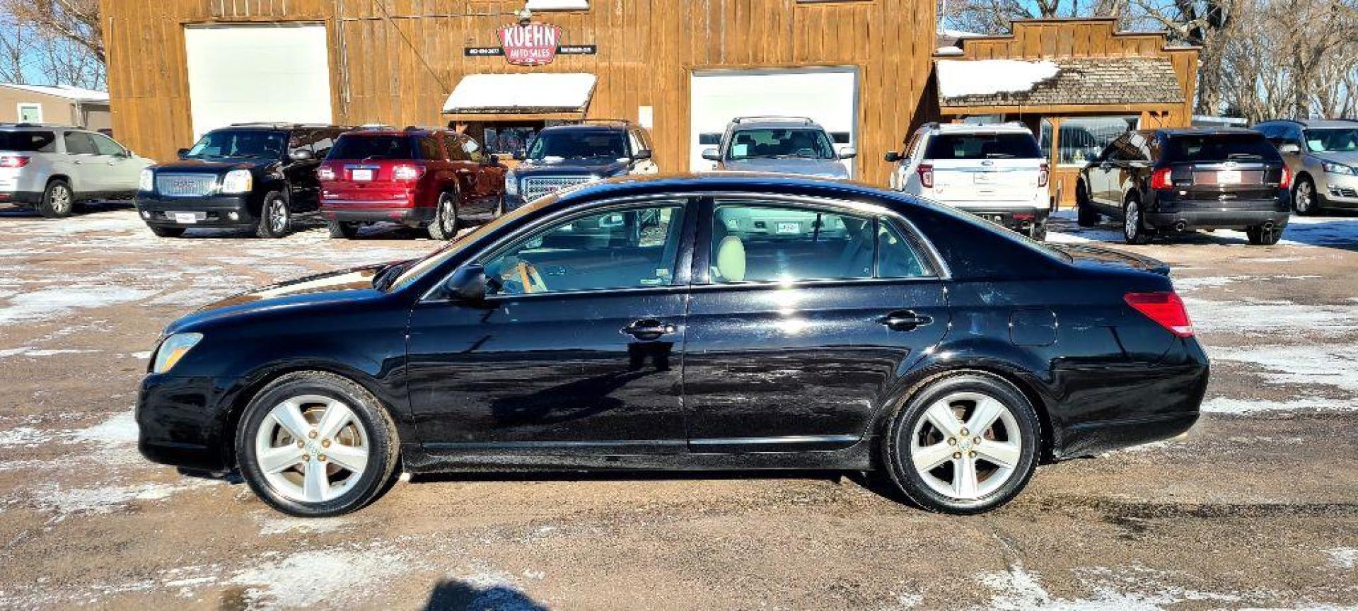 2006 BLACK TOYOTA AVALON XL (4T1BK36B46U) with an 3.5L engine, Automatic transmission, located at 495 Old Highway 20 West, South Sioux City, NE, 68776, (402) 494-2677, 42.458408, -96.443512 - Photo#1