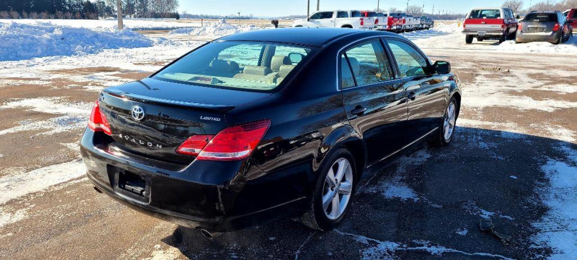 2006 BLACK TOYOTA AVALON XL (4T1BK36B46U) with an 3.5L engine, Automatic transmission, located at 495 Old Highway 20 West, South Sioux City, NE, 68776, (402) 494-2677, 42.458408, -96.443512 - Photo#3