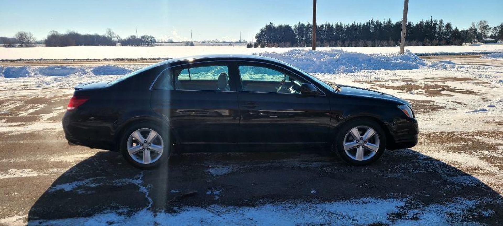 2006 BLACK TOYOTA AVALON XL (4T1BK36B46U) with an 3.5L engine, Automatic transmission, located at 495 Old Highway 20 West, South Sioux City, NE, 68776, (402) 494-2677, 42.458408, -96.443512 - Photo#4