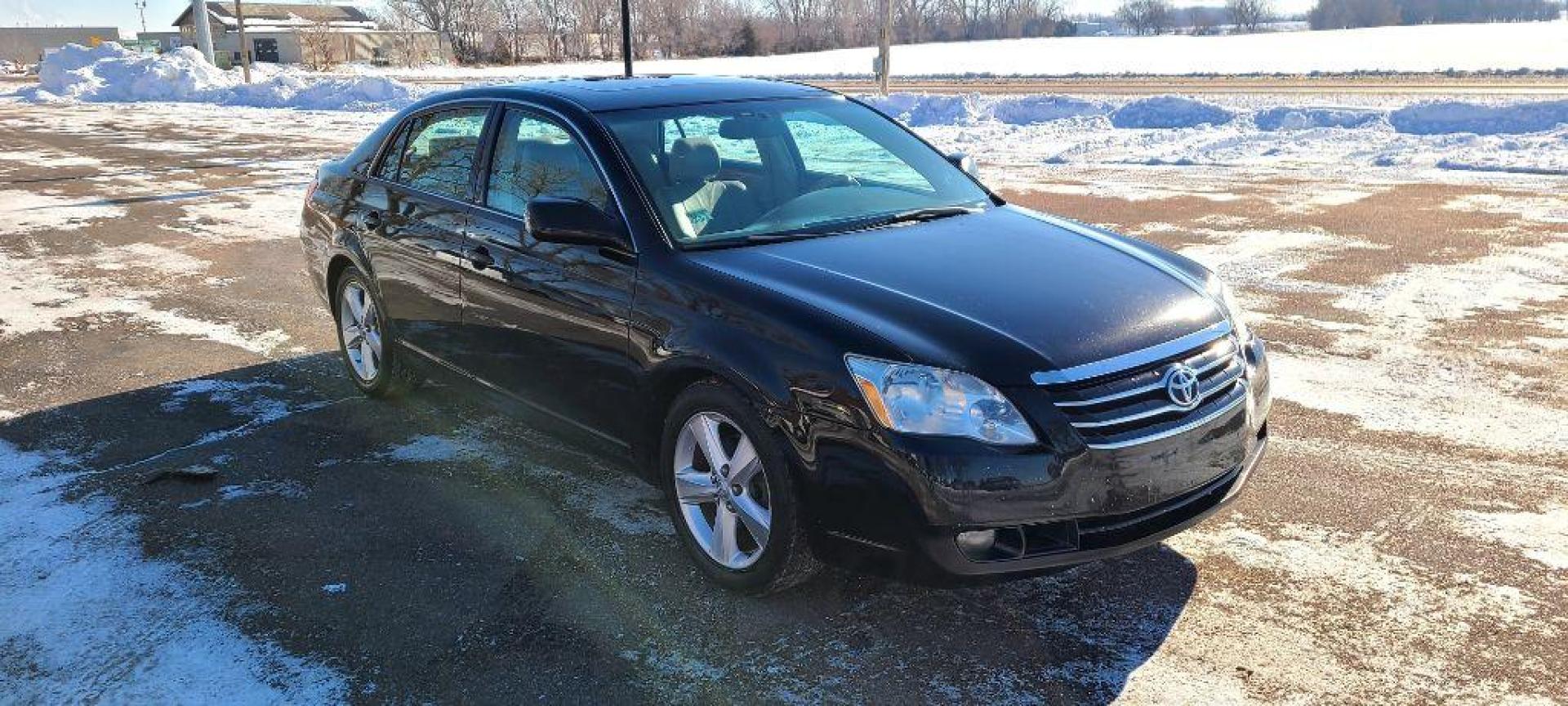 2006 BLACK TOYOTA AVALON XL (4T1BK36B46U) with an 3.5L engine, Automatic transmission, located at 495 Old Highway 20 West, South Sioux City, NE, 68776, (402) 494-2677, 42.458408, -96.443512 - Photo#5