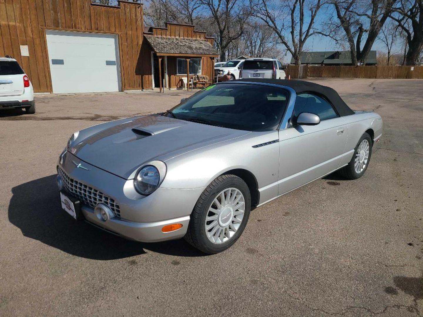 2004 SILVER FORD THUNDERBIRD (1FAHP60A74Y) with an 3.9L engine, Automatic transmission, located at 495 Old Highway 20 West, South Sioux City, NE, 68776, (402) 494-2677, 42.458408, -96.443512 - Photo#0