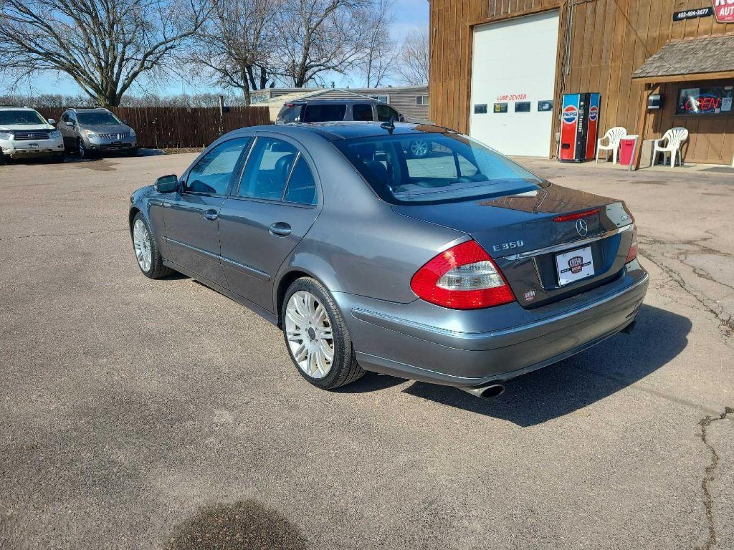 2008 BLUE MERCEDES-BENZ E-CLASS E350 4MATIC (WDBUF87XX8B) with an 3.5L engine, Automatic transmission, located at 495 Old Highway 20 West, South Sioux City, NE, 68776, (402) 494-2677, 42.458408, -96.443512 - Photo#2