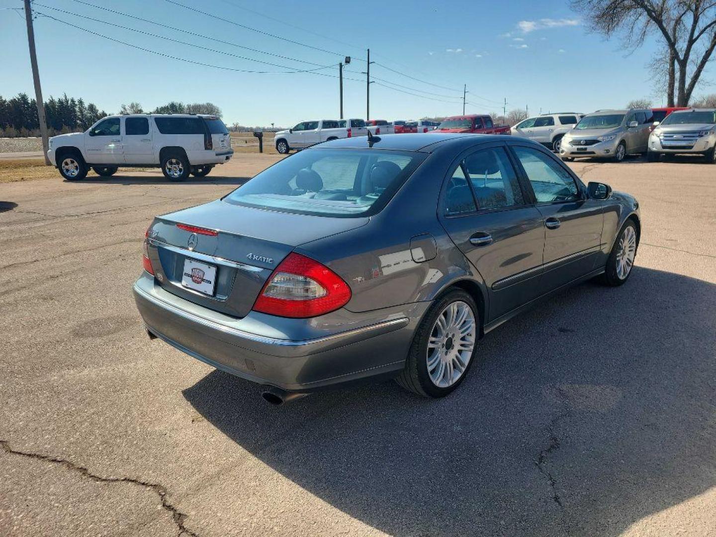 2008 BLUE MERCEDES-BENZ E-CLASS E350 4MATIC (WDBUF87XX8B) with an 3.5L engine, Automatic transmission, located at 495 Old Highway 20 West, South Sioux City, NE, 68776, (402) 494-2677, 42.458408, -96.443512 - Photo#3