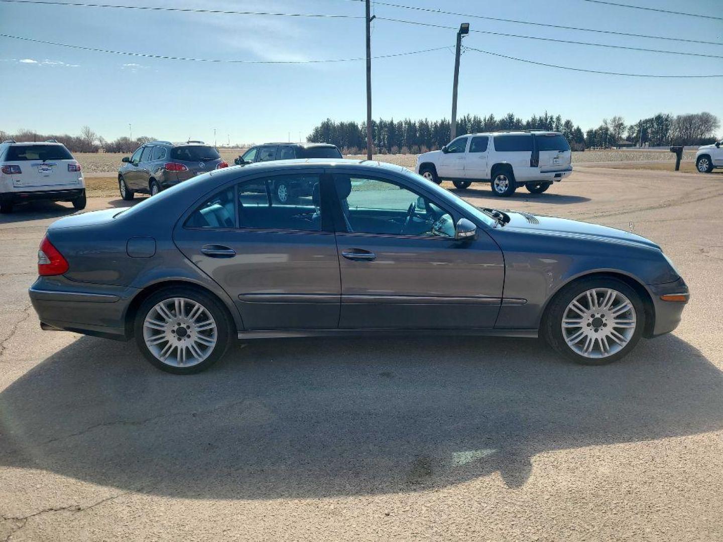 2008 BLUE MERCEDES-BENZ E-CLASS E350 4MATIC (WDBUF87XX8B) with an 3.5L engine, Automatic transmission, located at 495 Old Highway 20 West, South Sioux City, NE, 68776, (402) 494-2677, 42.458408, -96.443512 - Photo#4