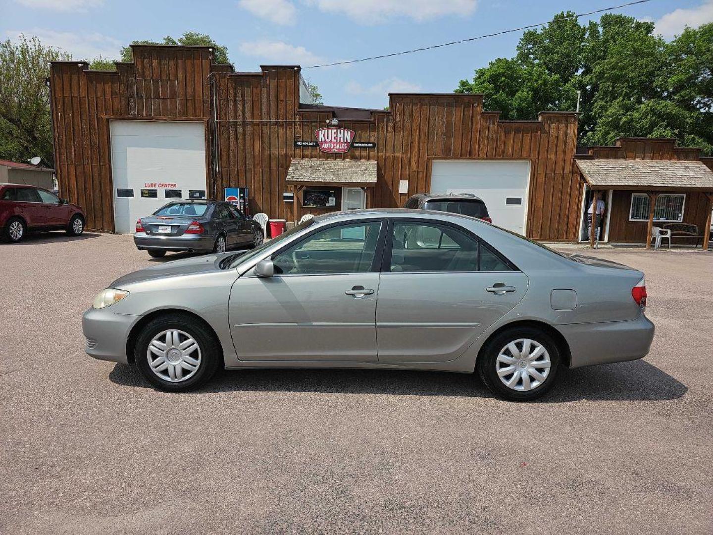 2006 SILVER TOYOTA CAMRY LE (4T1BE30KX6U) with an 2.4L engine, Automatic transmission, located at 495 Old Highway 20 West, South Sioux City, NE, 68776, (402) 494-2677, 42.458408, -96.443512 - Photo#1