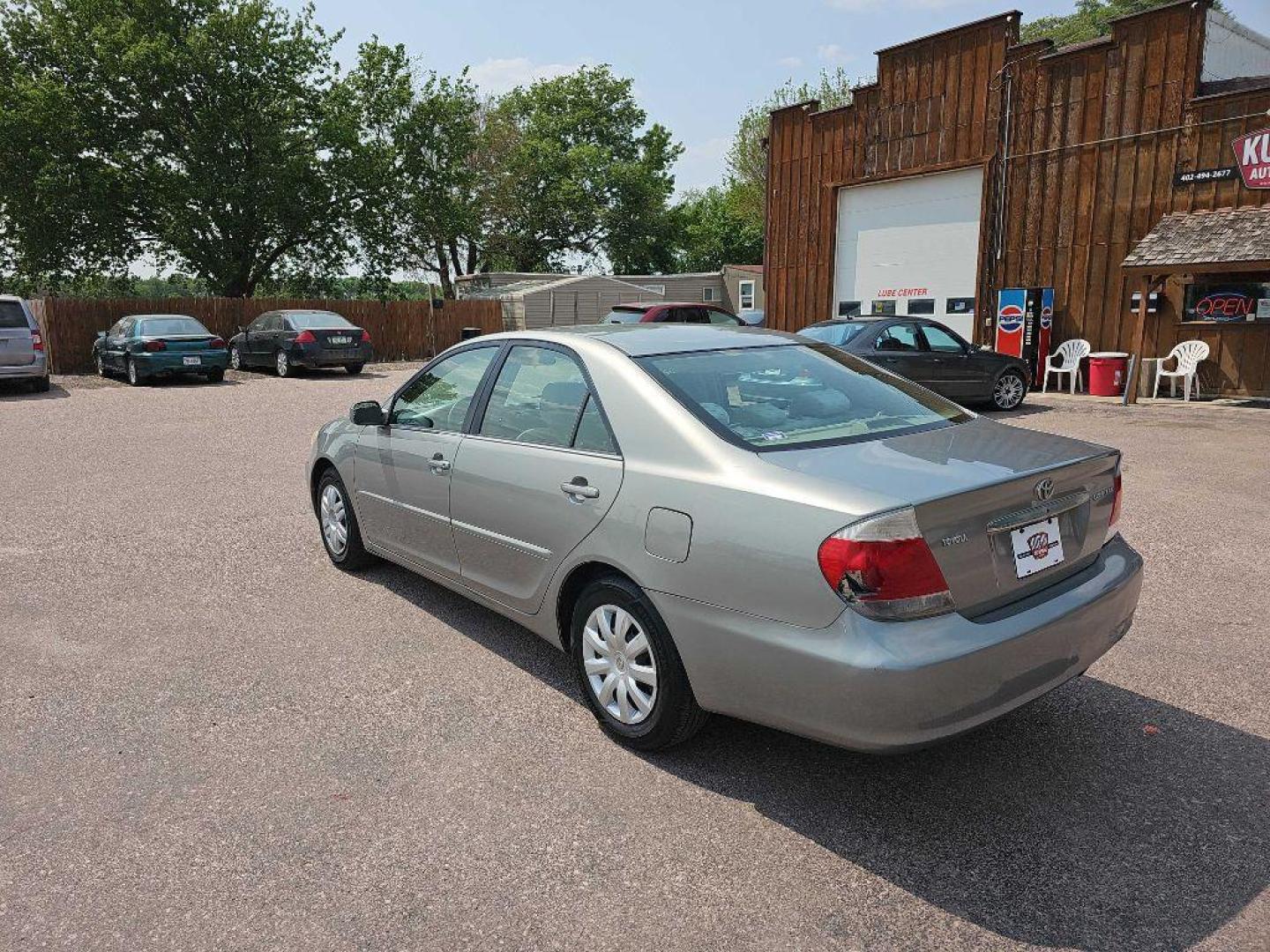 2006 SILVER TOYOTA CAMRY LE (4T1BE30KX6U) with an 2.4L engine, Automatic transmission, located at 495 Old Highway 20 West, South Sioux City, NE, 68776, (402) 494-2677, 42.458408, -96.443512 - Photo#2