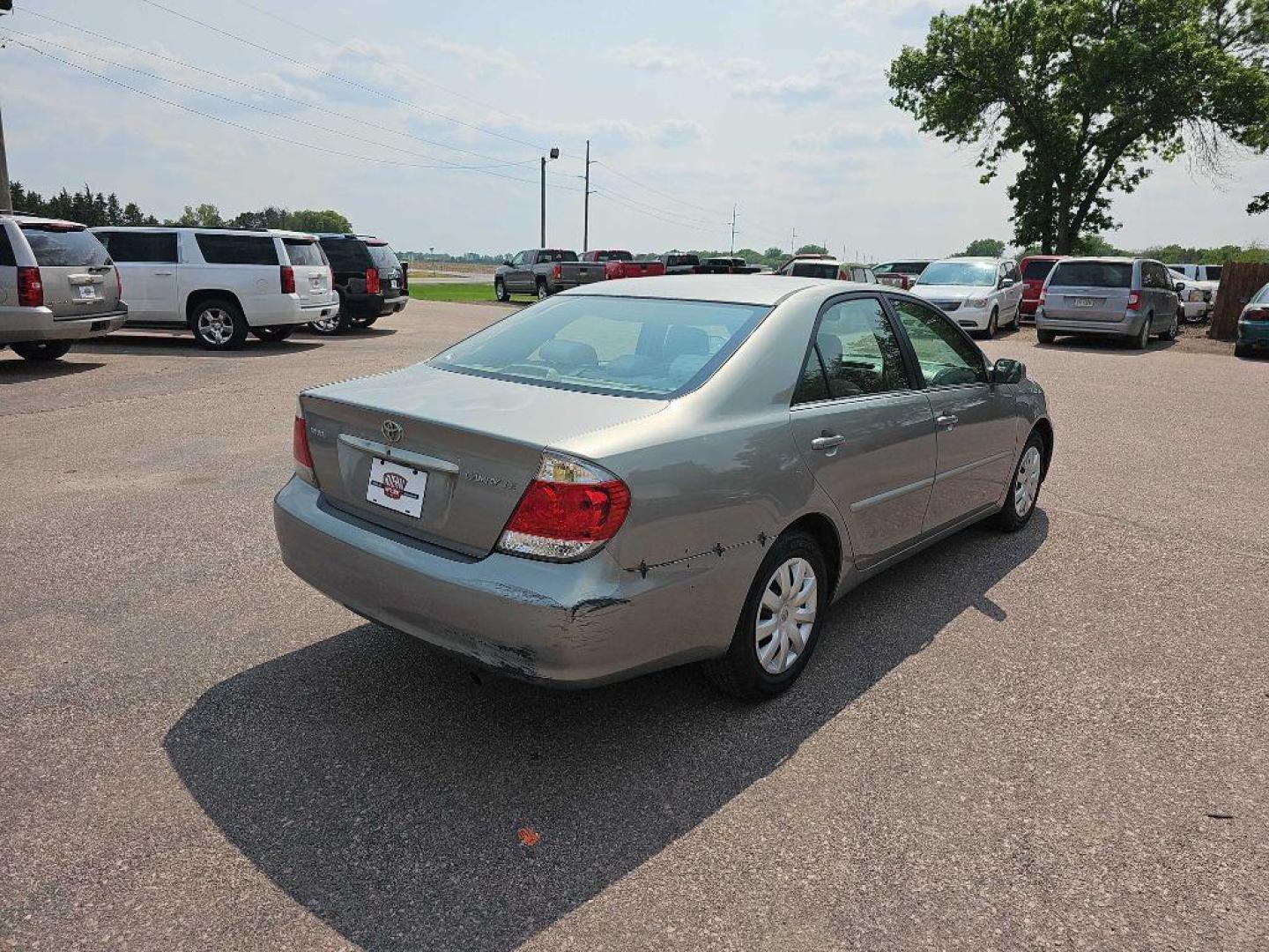 2006 SILVER TOYOTA CAMRY LE (4T1BE30KX6U) with an 2.4L engine, Automatic transmission, located at 495 Old Highway 20 West, South Sioux City, NE, 68776, (402) 494-2677, 42.458408, -96.443512 - Photo#3