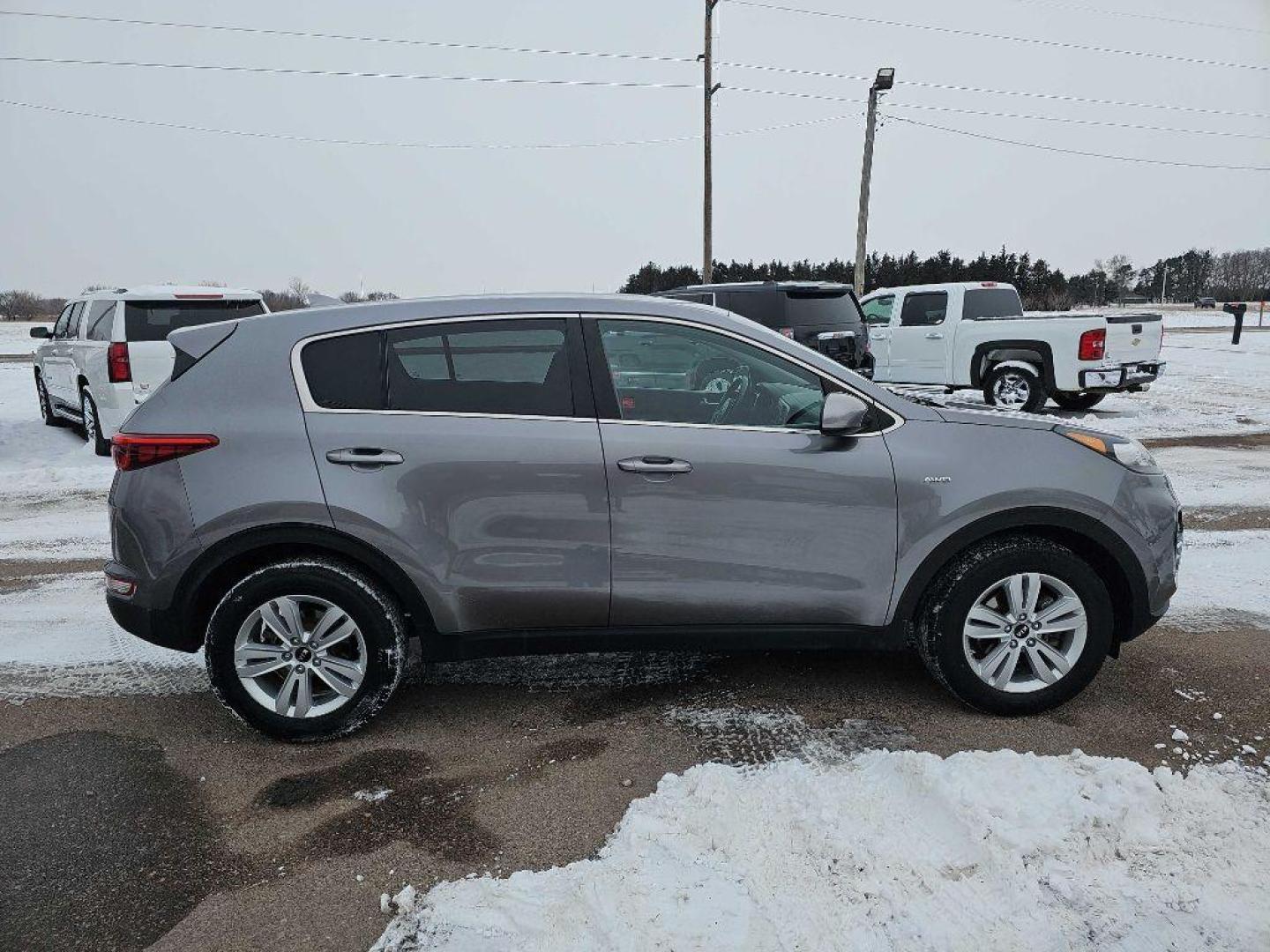 2017 SILVER KIA SPORTAGE LX (KNDPMCAC6H7) with an 2.4L engine, Automatic transmission, located at 495 Old Highway 20 West, South Sioux City, NE, 68776, (402) 494-2677, 42.458408, -96.443512 - Photo#4