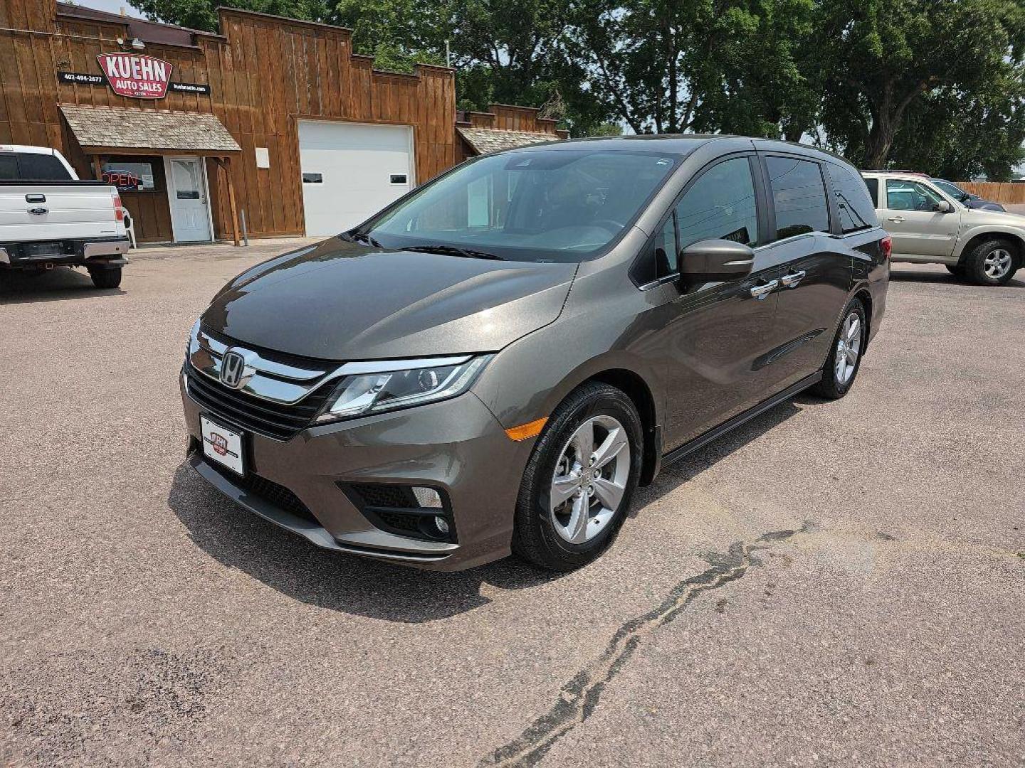 2018 BRONZE HONDA ODYSSEY EXL (5FNRL6H71JB) with an 3.5L engine, Automatic transmission, located at 495 Old Highway 20 West, South Sioux City, NE, 68776, (402) 494-2677, 42.458408, -96.443512 - Photo#0