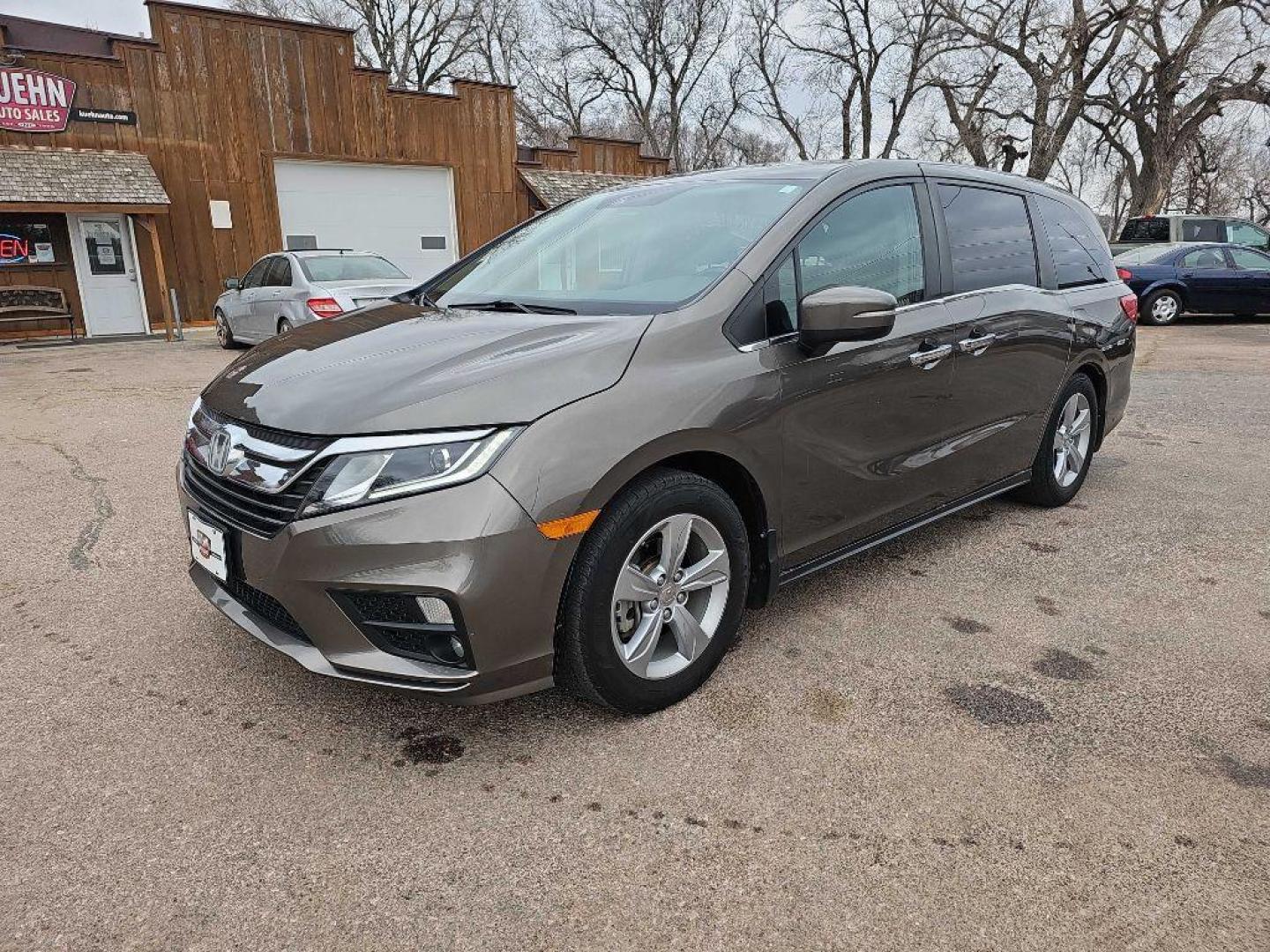 2018 BRONZE HONDA ODYSSEY EXL (5FNRL6H71JB) with an 3.5L engine, Automatic transmission, located at 495 Old Highway 20 West, South Sioux City, NE, 68776, (402) 494-2677, 42.458408, -96.443512 - Photo#0