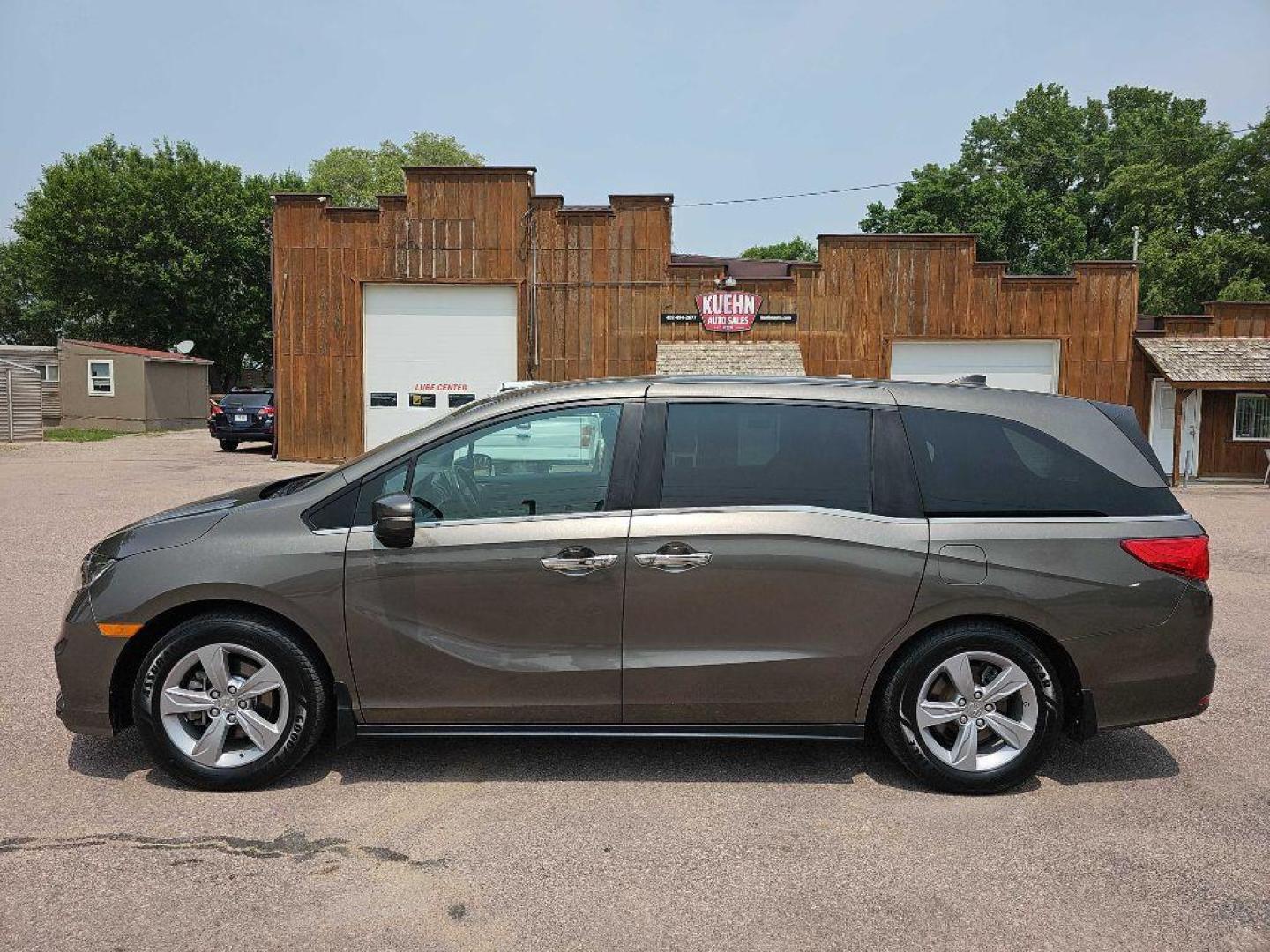 2018 BRONZE HONDA ODYSSEY EXL (5FNRL6H71JB) with an 3.5L engine, Automatic transmission, located at 495 Old Highway 20 West, South Sioux City, NE, 68776, (402) 494-2677, 42.458408, -96.443512 - Photo#1