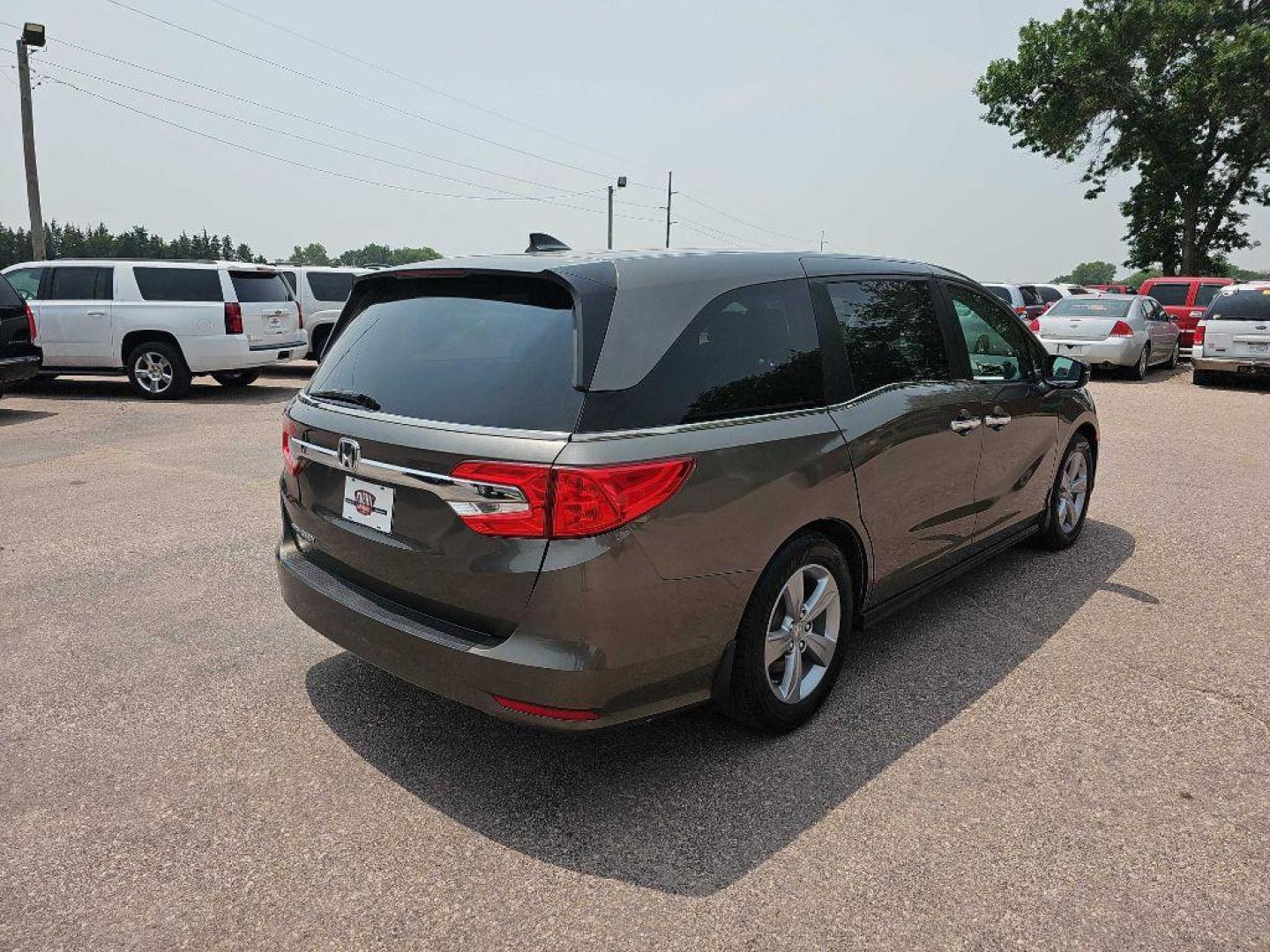 2018 BRONZE HONDA ODYSSEY EXL (5FNRL6H71JB) with an 3.5L engine, Automatic transmission, located at 495 Old Highway 20 West, South Sioux City, NE, 68776, (402) 494-2677, 42.458408, -96.443512 - Photo#3