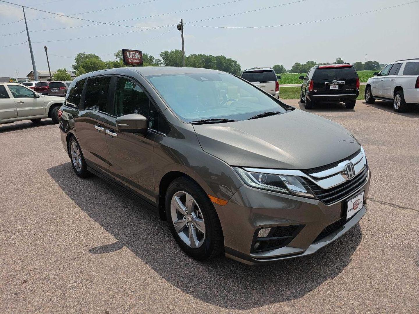 2018 BRONZE HONDA ODYSSEY EXL (5FNRL6H71JB) with an 3.5L engine, Automatic transmission, located at 495 Old Highway 20 West, South Sioux City, NE, 68776, (402) 494-2677, 42.458408, -96.443512 - Photo#5