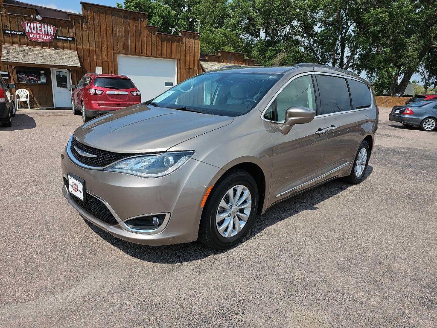 2017 TAN CHRYSLER PACIFICA TOURING L (2C4RC1BG9HR) with an 3.6L engine, Automatic transmission, located at 495 Old Highway 20 West, South Sioux City, NE, 68776, (402) 494-2677, 42.458408, -96.443512 - Photo#0