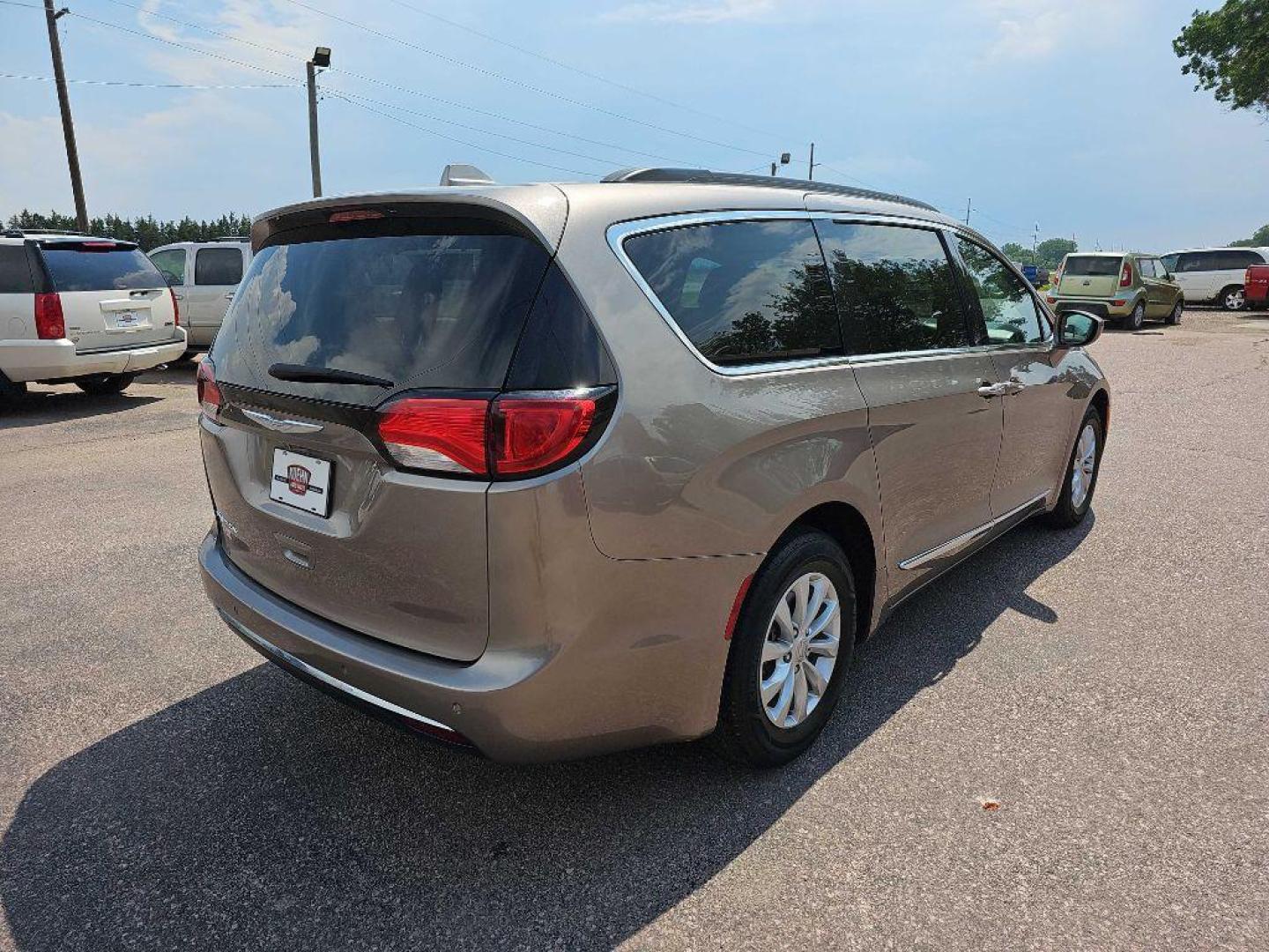 2017 TAN CHRYSLER PACIFICA TOURING L (2C4RC1BG9HR) with an 3.6L engine, Automatic transmission, located at 495 Old Highway 20 West, South Sioux City, NE, 68776, (402) 494-2677, 42.458408, -96.443512 - Photo#3