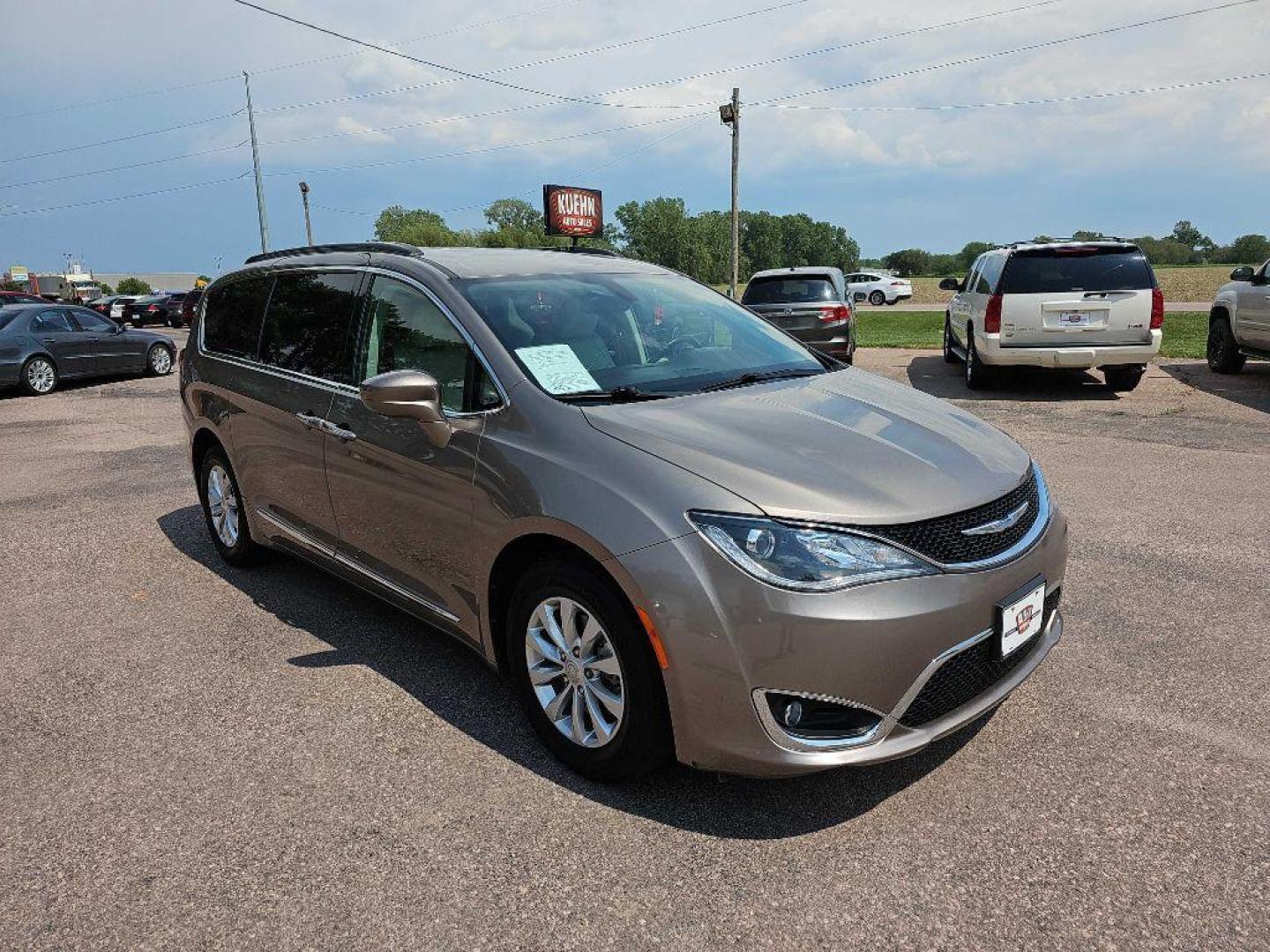 2017 TAN CHRYSLER PACIFICA TOURING L (2C4RC1BG9HR) with an 3.6L engine, Automatic transmission, located at 495 Old Highway 20 West, South Sioux City, NE, 68776, (402) 494-2677, 42.458408, -96.443512 - Photo#5