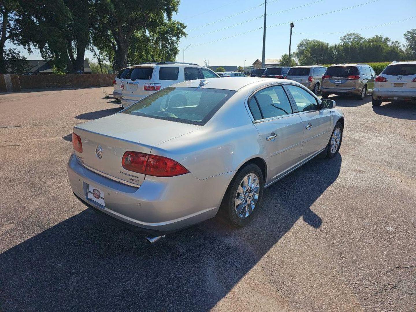 2009 SILVER BUICK LUCERNE CXL (1G4HD57M29U) with an 3.9L engine, Automatic transmission, located at 495 Old Highway 20 West, South Sioux City, NE, 68776, (402) 494-2677, 42.458408, -96.443512 - Photo#3