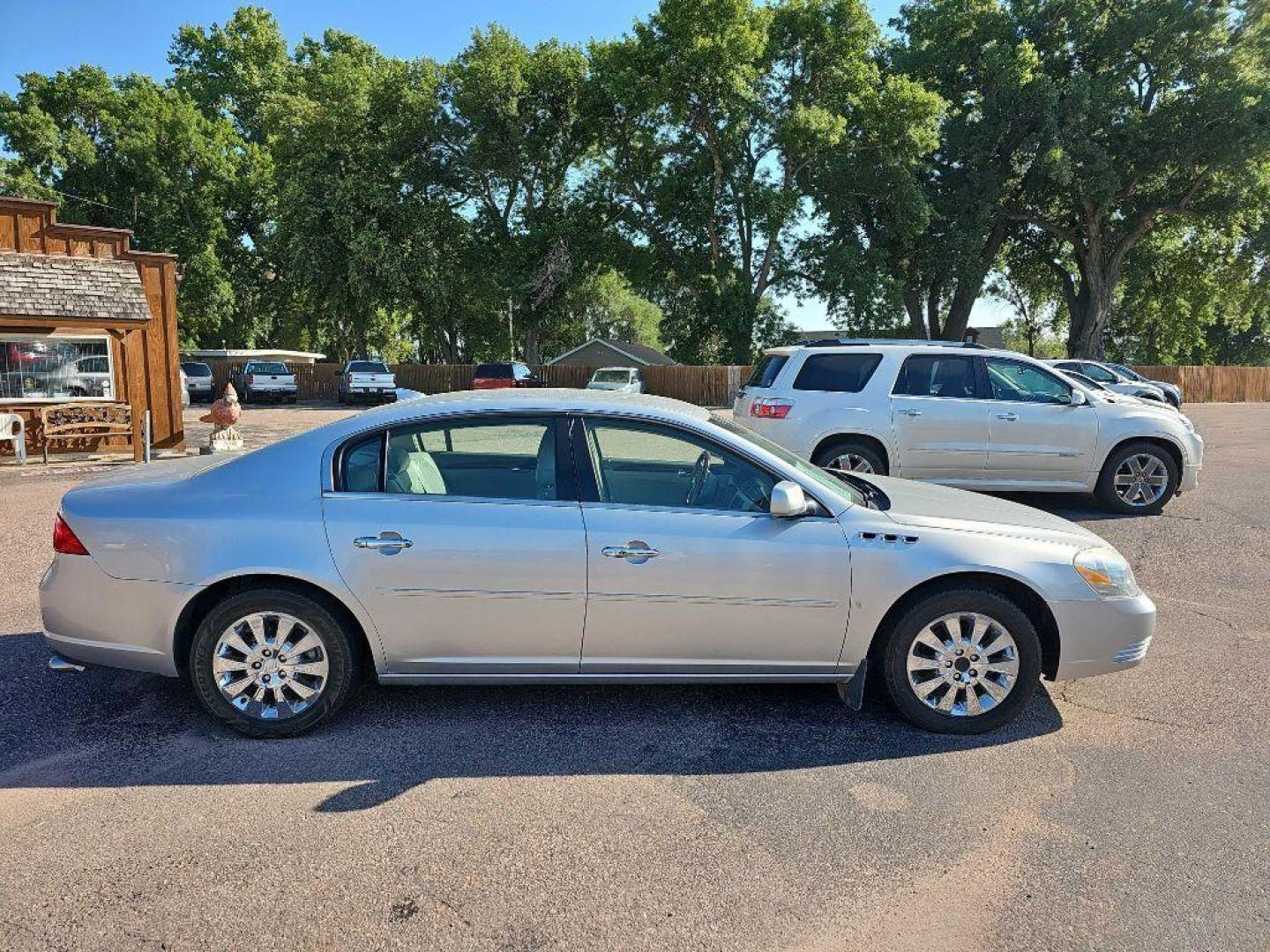 2009 SILVER BUICK LUCERNE CXL (1G4HD57M29U) with an 3.9L engine, Automatic transmission, located at 495 Old Highway 20 West, South Sioux City, NE, 68776, (402) 494-2677, 42.458408, -96.443512 - Photo#4