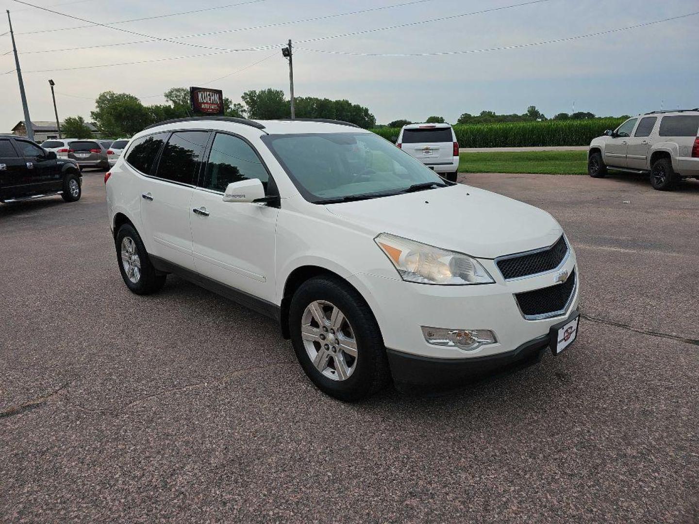 2010 WHITE CHEVROLET TRAVERSE LT (1GNLVFED1AJ) with an 3.6L engine, Automatic transmission, located at 495 Old Highway 20 West, South Sioux City, NE, 68776, (402) 494-2677, 42.458408, -96.443512 - Photo#6