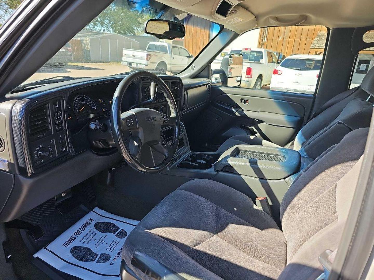 2005 PEWTER GMC SIERRA 2500 HEAVY DUTY (1GTHK23U65F) with an 6.0L engine, Automatic transmission, located at 495 Old Highway 20 West, South Sioux City, NE, 68776, (402) 494-2677, 42.458408, -96.443512 - Photo#7