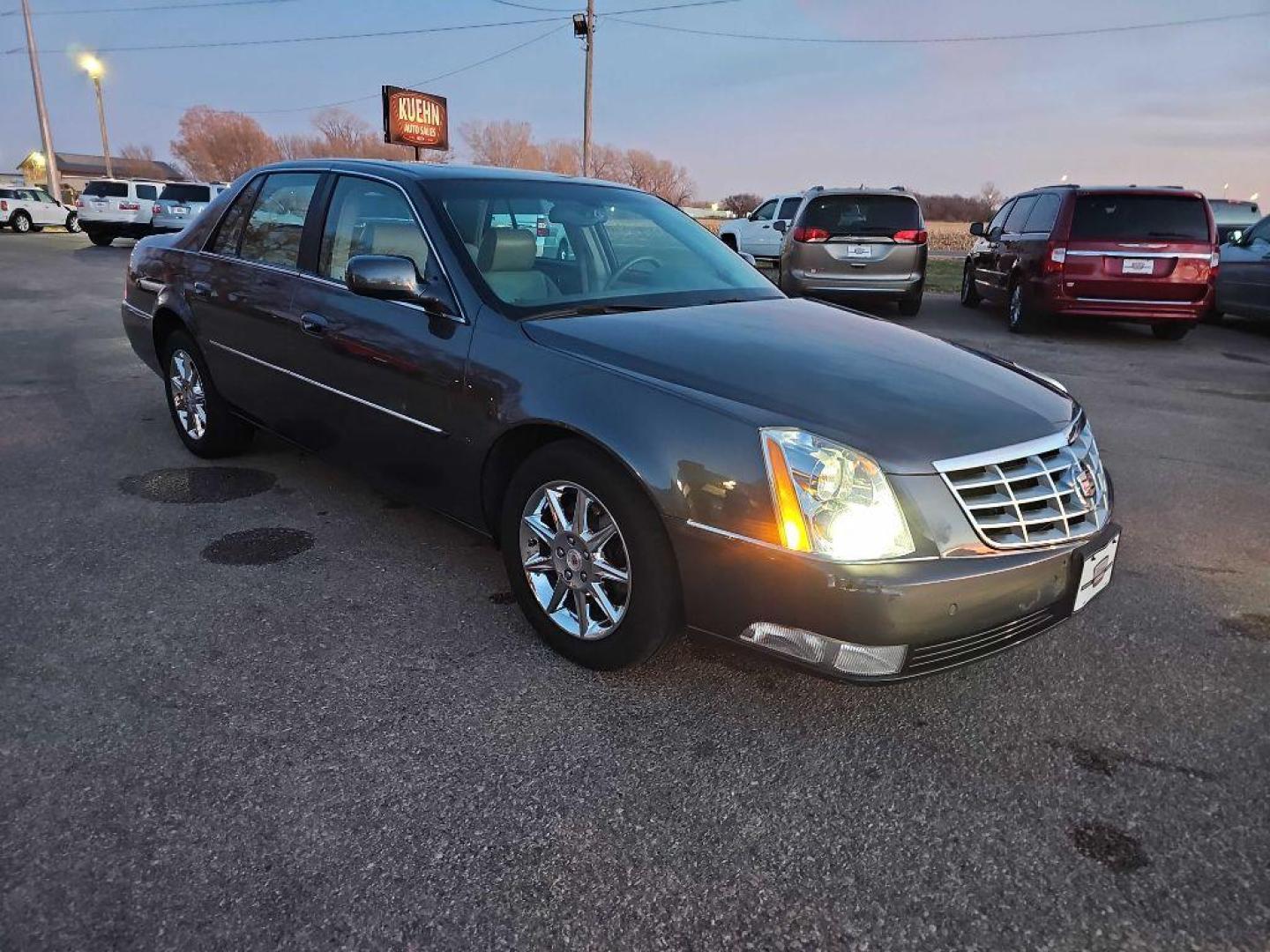 2010 GREY CADILLAC DTS LUXURY COLLECTION (1G6KD5EYXAU) with an 4.6L engine, Automatic transmission, located at 495 Old Highway 20 West, South Sioux City, NE, 68776, (402) 494-2677, 42.458408, -96.443512 - Photo#5