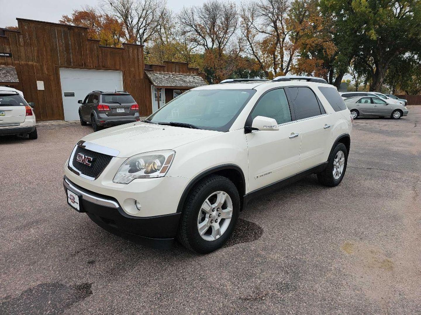 2008 WHITE GMC ACADIA SLT-2 (1GKEV33728J) with an 3.6L engine, Automatic transmission, located at 495 Old Highway 20 West, South Sioux City, NE, 68776, (402) 494-2677, 42.458408, -96.443512 - Photo#0