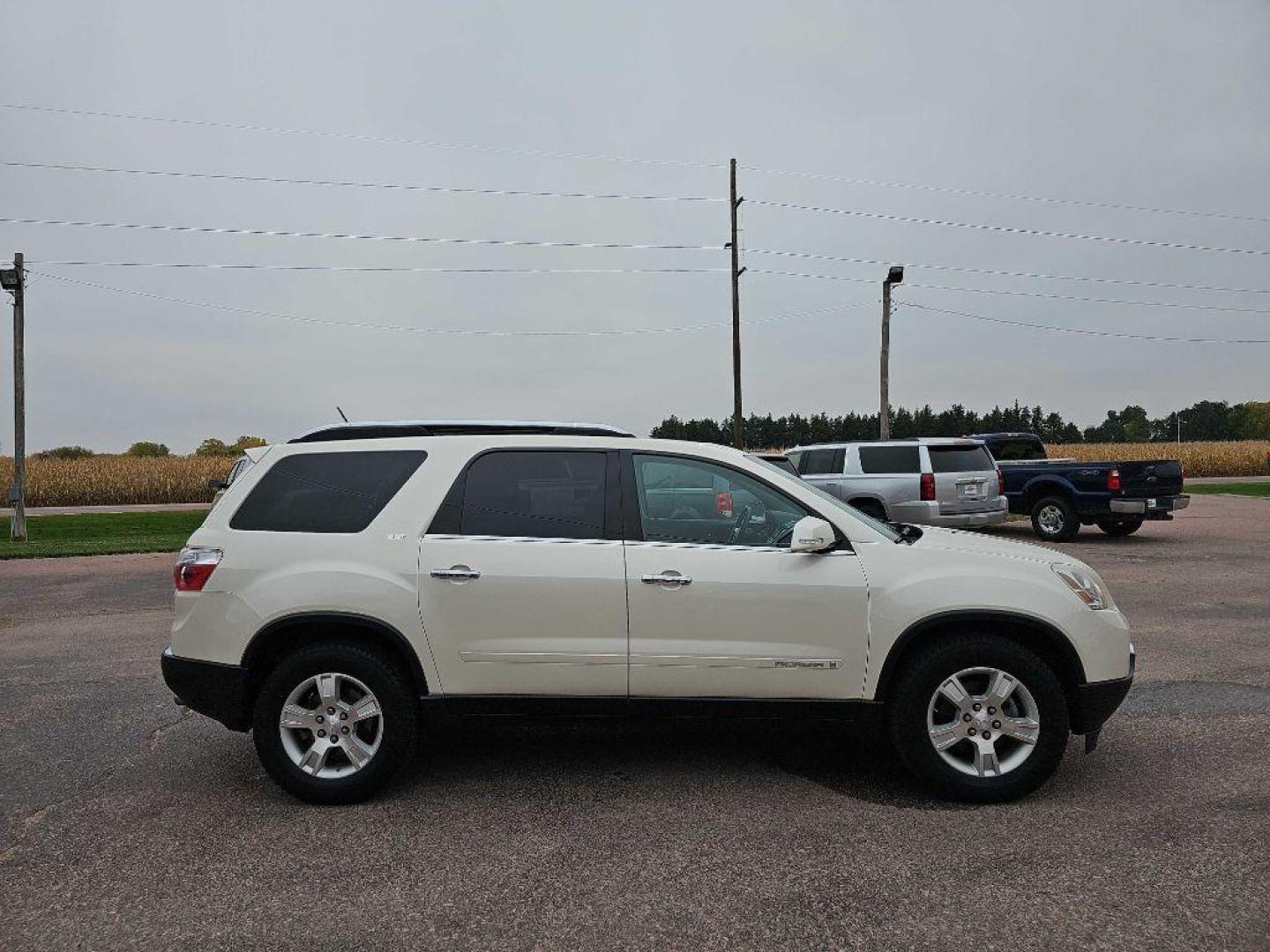 2008 WHITE GMC ACADIA SLT-2 (1GKEV33728J) with an 3.6L engine, Automatic transmission, located at 495 Old Highway 20 West, South Sioux City, NE, 68776, (402) 494-2677, 42.458408, -96.443512 - Photo#4