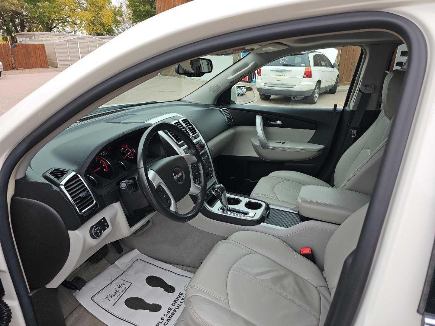 2008 WHITE GMC ACADIA SLT-2 (1GKEV33728J) with an 3.6L engine, Automatic transmission, located at 495 Old Highway 20 West, South Sioux City, NE, 68776, (402) 494-2677, 42.458408, -96.443512 - Photo#8