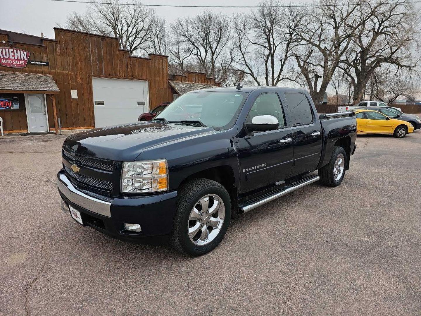 2008 BLUE CHEVROLET SILVERADO 1500 (3GCEK13338G) with an 5.3L engine, Automatic transmission, located at 495 Old Highway 20 West, South Sioux City, NE, 68776, (402) 494-2677, 42.458408, -96.443512 - Photo#0