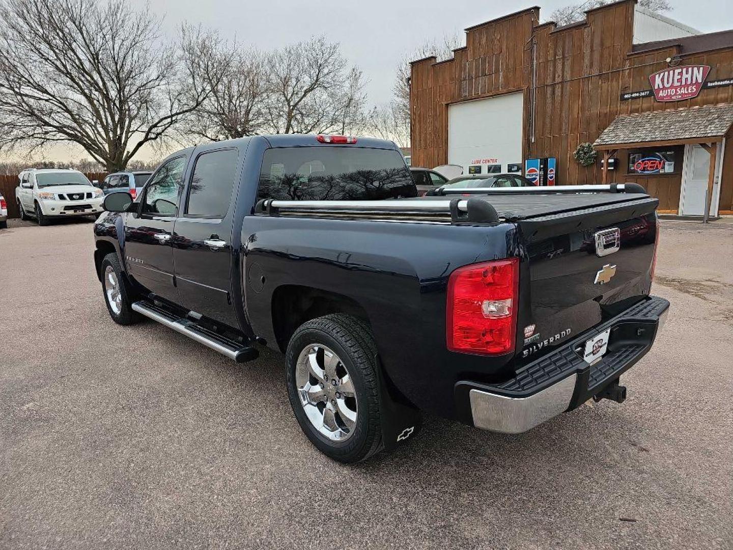 2008 BLUE CHEVROLET SILVERADO 1500 (3GCEK13338G) with an 5.3L engine, Automatic transmission, located at 495 Old Highway 20 West, South Sioux City, NE, 68776, (402) 494-2677, 42.458408, -96.443512 - Photo#2