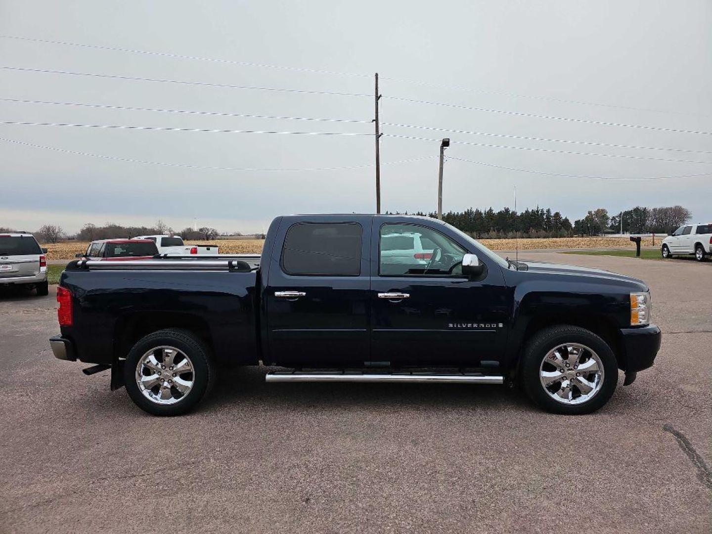 2008 BLUE CHEVROLET SILVERADO 1500 (3GCEK13338G) with an 5.3L engine, Automatic transmission, located at 495 Old Highway 20 West, South Sioux City, NE, 68776, (402) 494-2677, 42.458408, -96.443512 - Photo#4