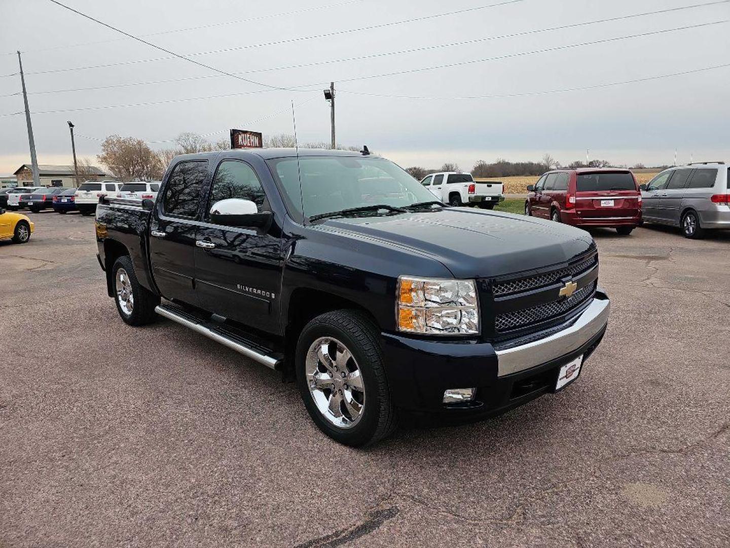 2008 BLUE CHEVROLET SILVERADO 1500 (3GCEK13338G) with an 5.3L engine, Automatic transmission, located at 495 Old Highway 20 West, South Sioux City, NE, 68776, (402) 494-2677, 42.458408, -96.443512 - Photo#5