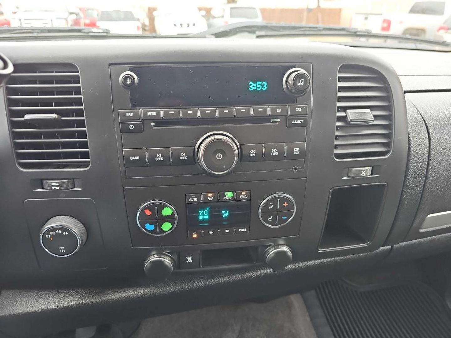 2008 BLUE CHEVROLET SILVERADO 1500 (3GCEK13338G) with an 5.3L engine, Automatic transmission, located at 495 Old Highway 20 West, South Sioux City, NE, 68776, (402) 494-2677, 42.458408, -96.443512 - Photo#8