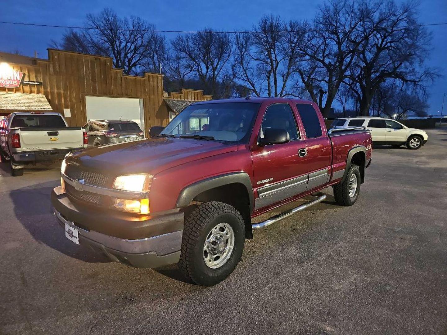 2004 MAROON CHEVROLET SILVERADO 2500 HEAVY DUTY (1GCHK29U04E) with an 6.0L engine, Automatic transmission, located at 495 Old Highway 20 West, South Sioux City, NE, 68776, (402) 494-2677, 42.458408, -96.443512 - Photo#1