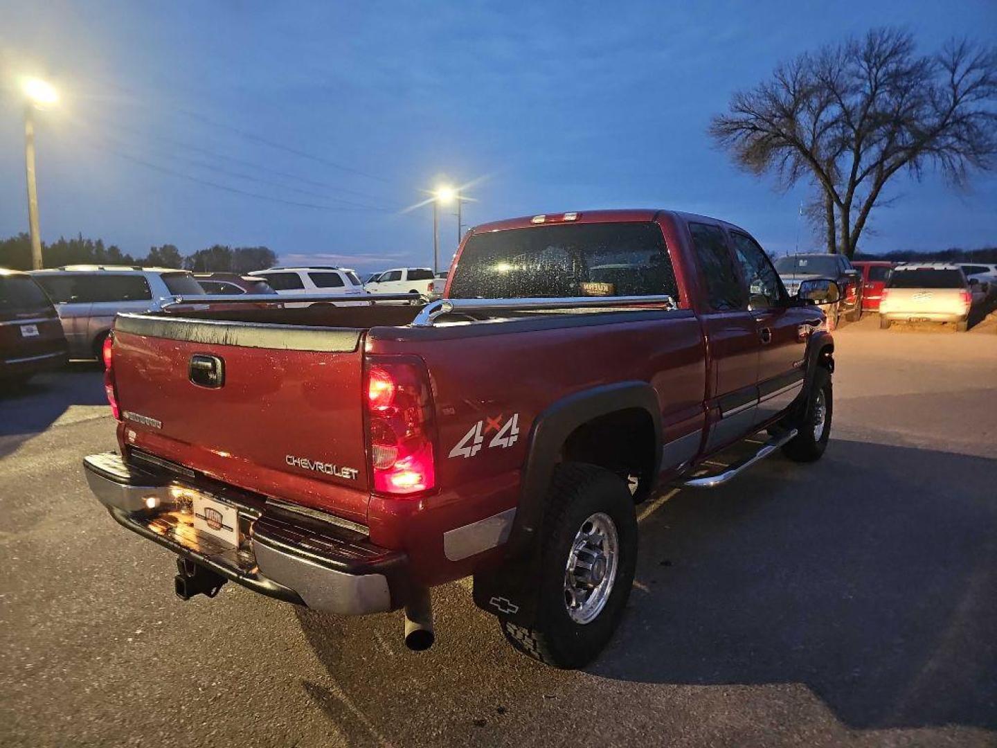 2004 MAROON CHEVROLET SILVERADO 2500 HEAVY DUTY (1GCHK29U04E) with an 6.0L engine, Automatic transmission, located at 495 Old Highway 20 West, South Sioux City, NE, 68776, (402) 494-2677, 42.458408, -96.443512 - Photo#4