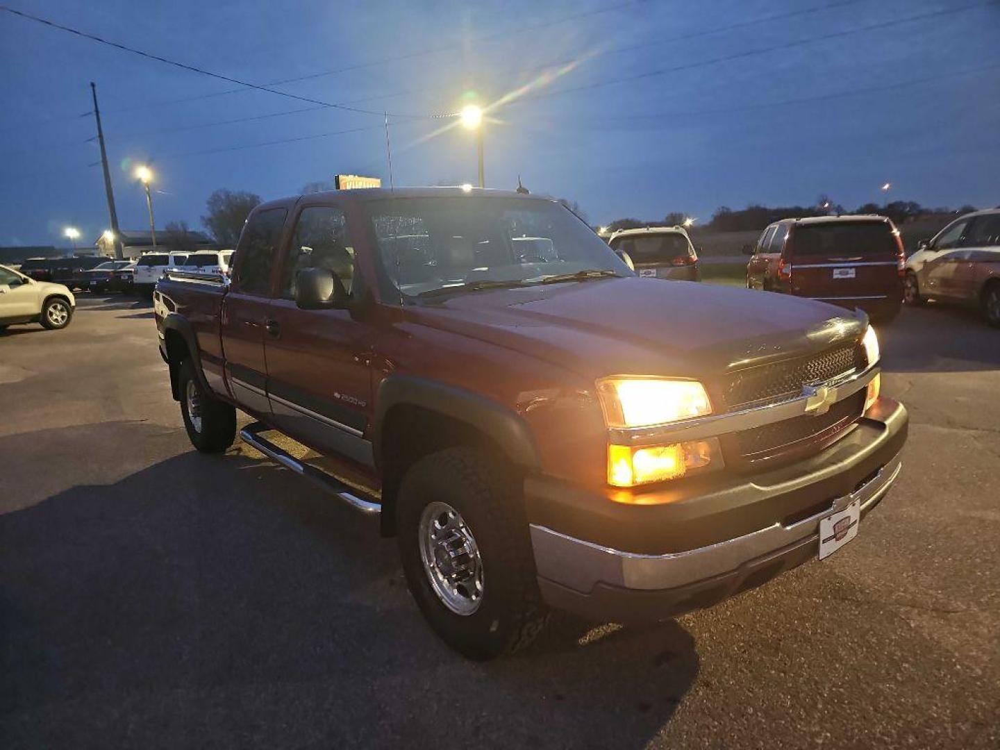 2004 MAROON CHEVROLET SILVERADO 2500 HEAVY DUTY (1GCHK29U04E) with an 6.0L engine, Automatic transmission, located at 495 Old Highway 20 West, South Sioux City, NE, 68776, (402) 494-2677, 42.458408, -96.443512 - Photo#6