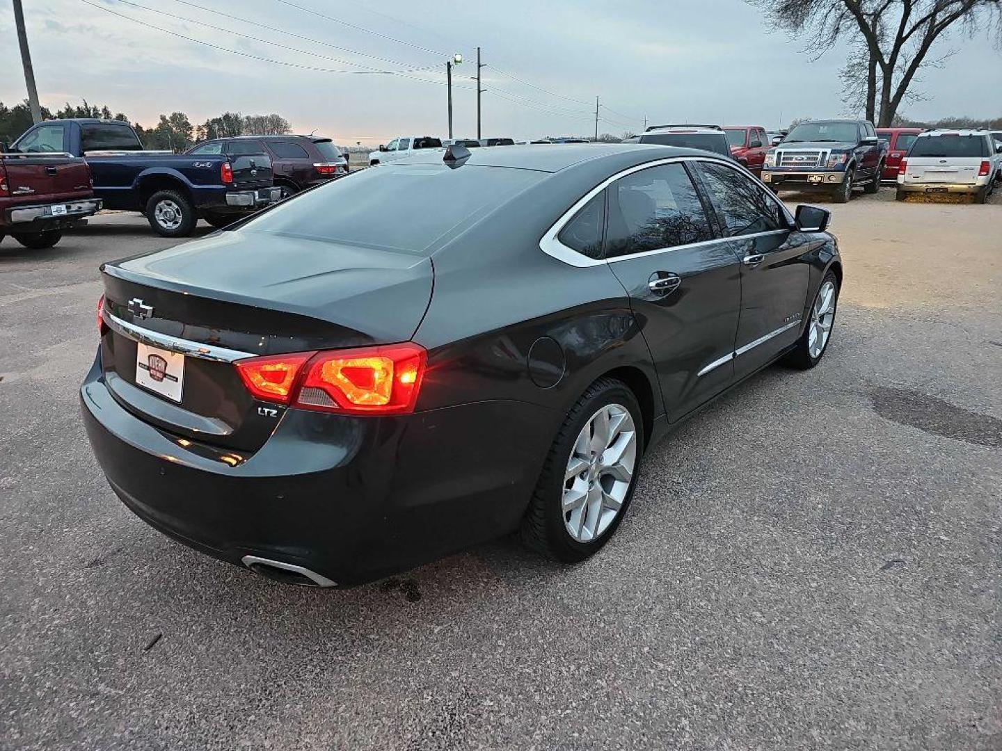 2014 GREY CHEVROLET IMPALA LTZ (2G1155S36E9) with an 3.6L engine, Automatic transmission, located at 495 Old Highway 20 West, South Sioux City, NE, 68776, (402) 494-2677, 42.458408, -96.443512 - Photo#3