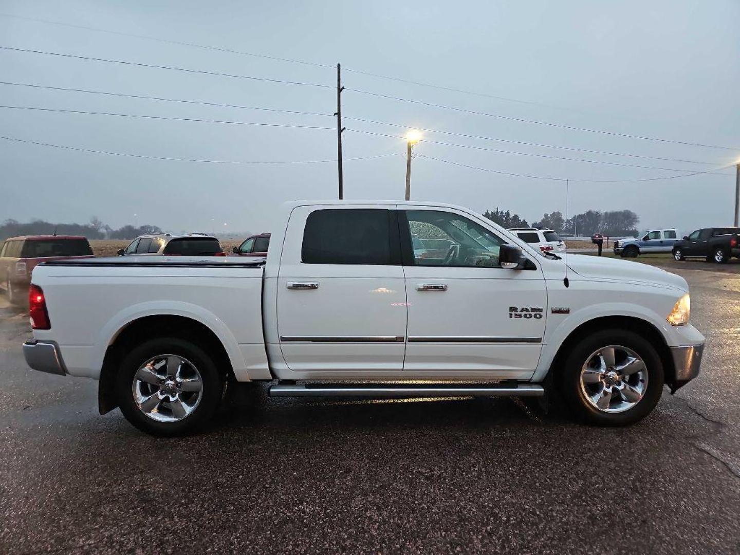 2014 WHITE RAM 1500 SLT (1C6RR7LT1ES) with an 5.7L engine, Automatic transmission, located at 495 Old Highway 20 West, South Sioux City, NE, 68776, (402) 494-2677, 42.458408, -96.443512 - Photo#4