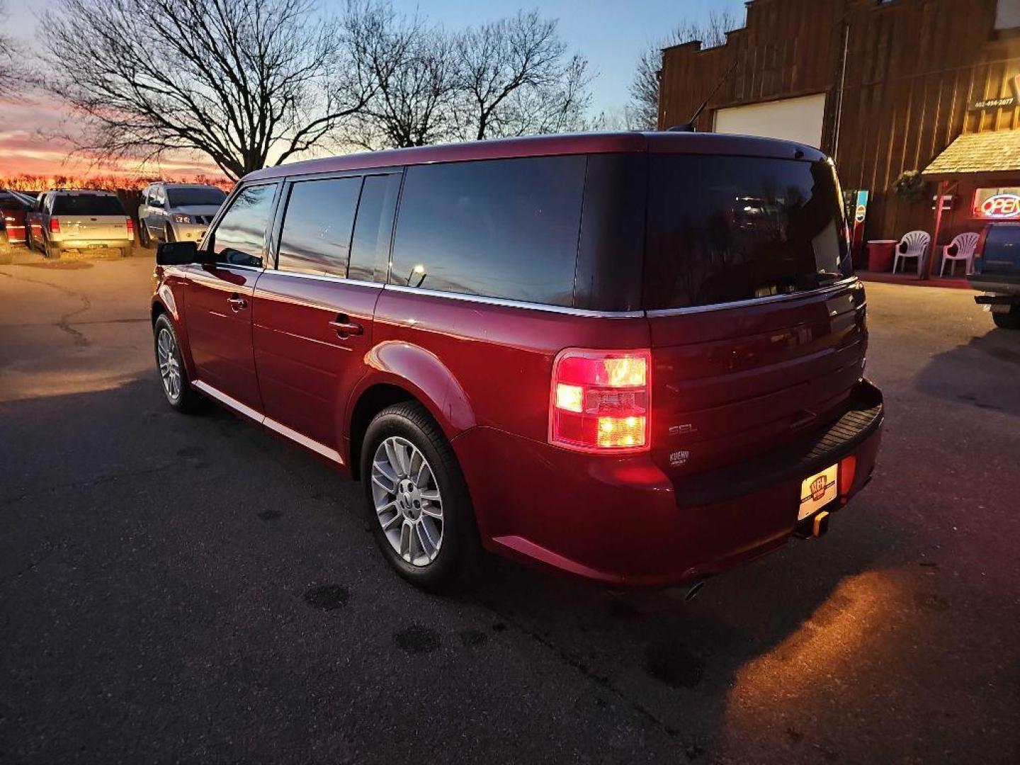 2014 MAROON FORD FLEX SEL (2FMHK6C81EB) with an 3.5L engine, Automatic transmission, located at 495 Old Highway 20 West, South Sioux City, NE, 68776, (402) 494-2677, 42.458408, -96.443512 - Photo#2