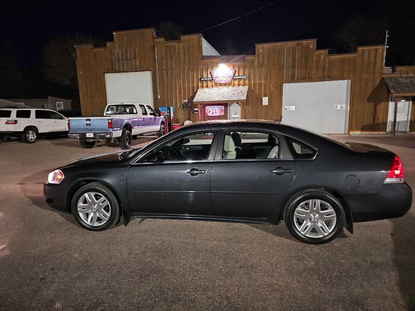 2015 GREY CHEVROLET IMPALA LIMITED LT (2G1WB5E33F1) with an 3.6L engine, Automatic transmission, located at 495 Old Highway 20 West, South Sioux City, NE, 68776, (402) 494-2677, 42.458408, -96.443512 - Photo#1